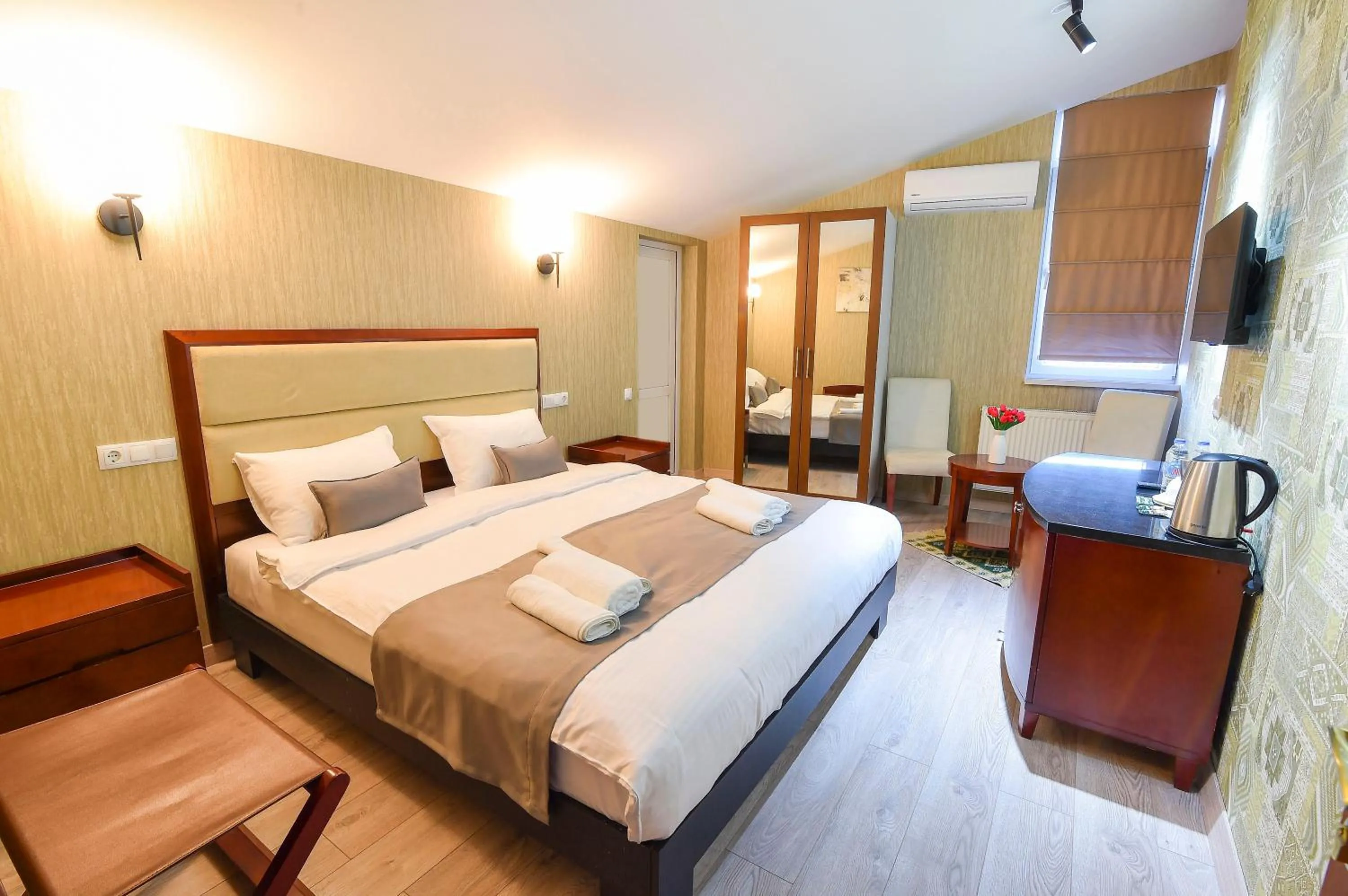 Bed in Kraveli Hotel