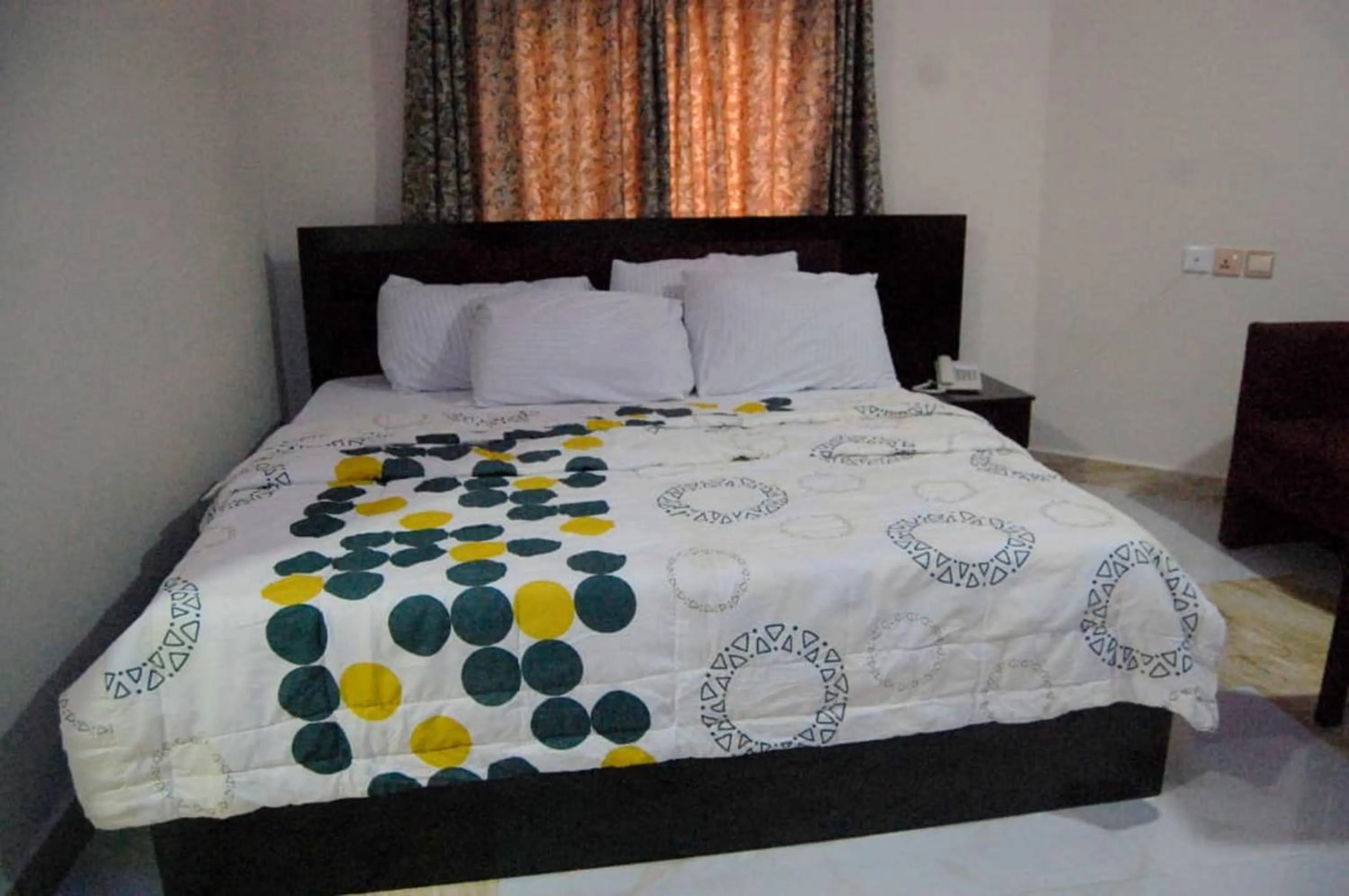Bed in STARSAPPHIRE LUXURY HOTELS LTD