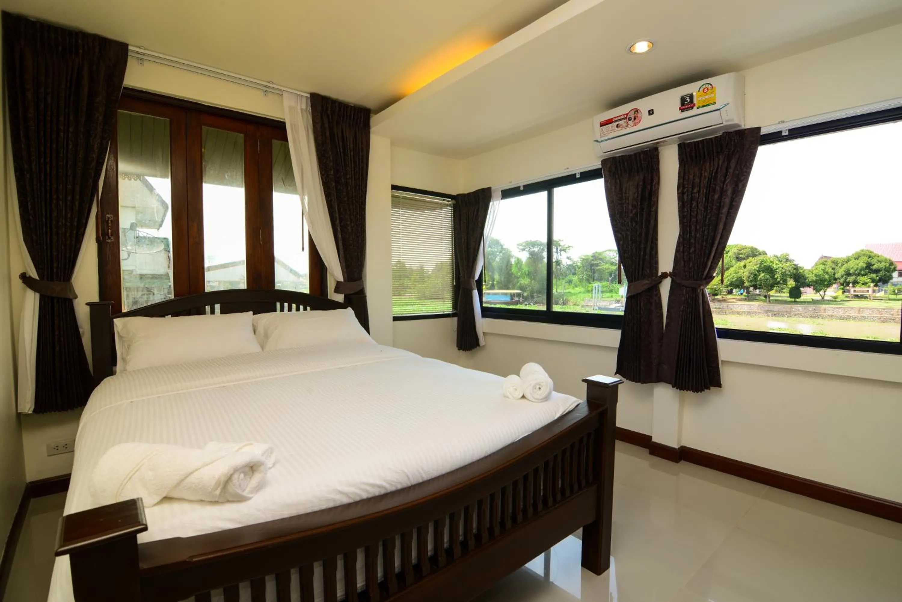 Photo of the whole room, Bed in Ban U Thong Accommodations