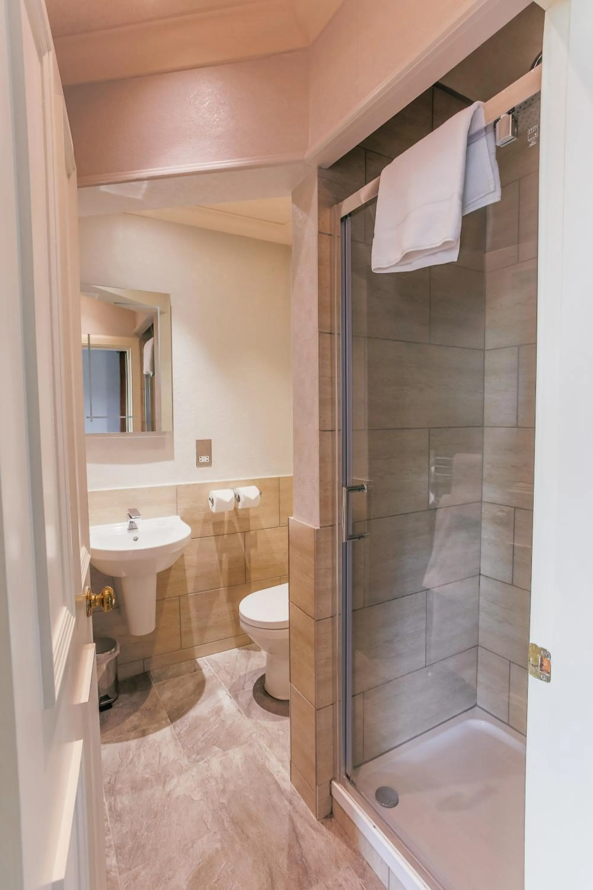 Shower in Braid Hills Hotel