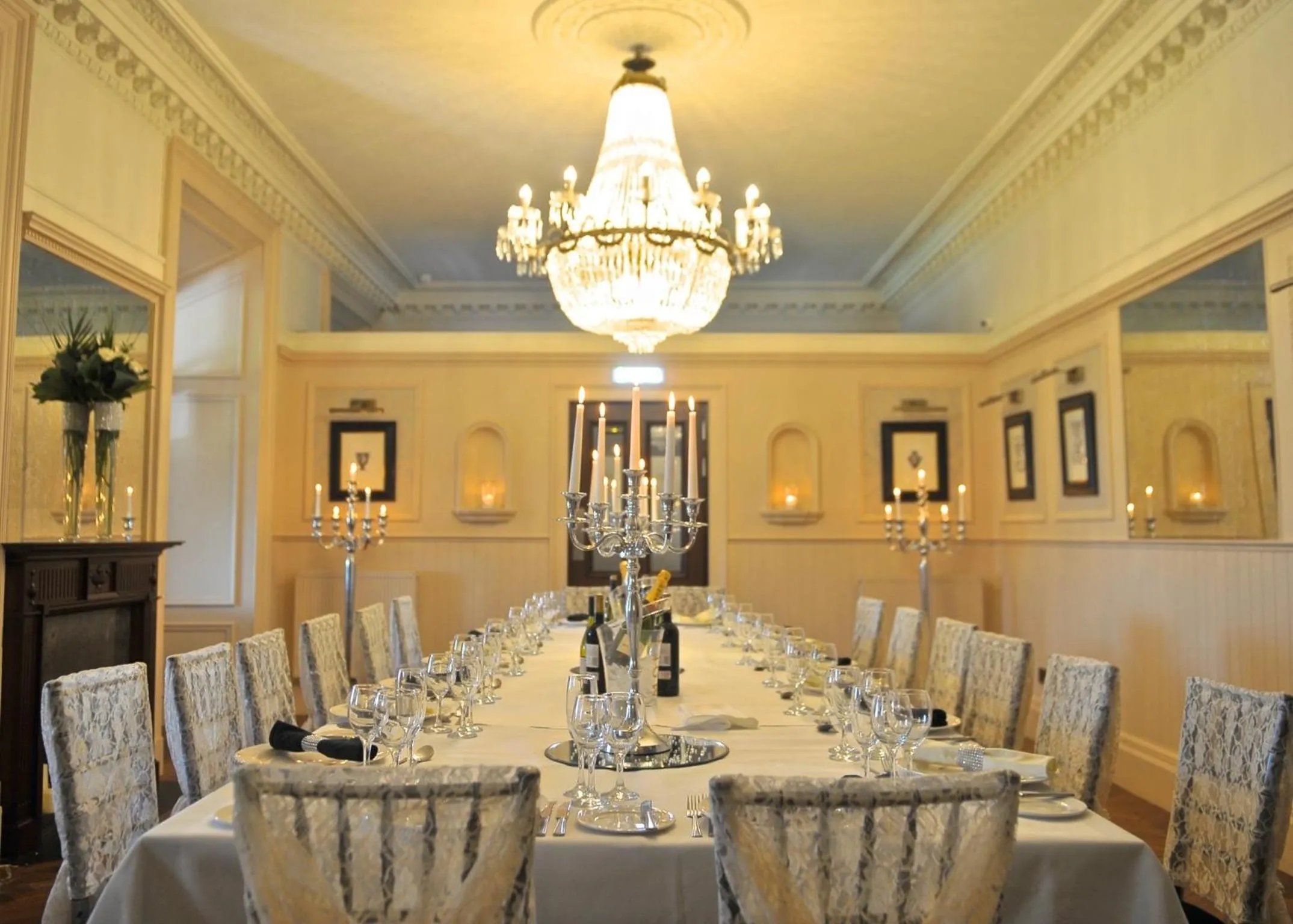 Dining area in Braid Hills Hotel