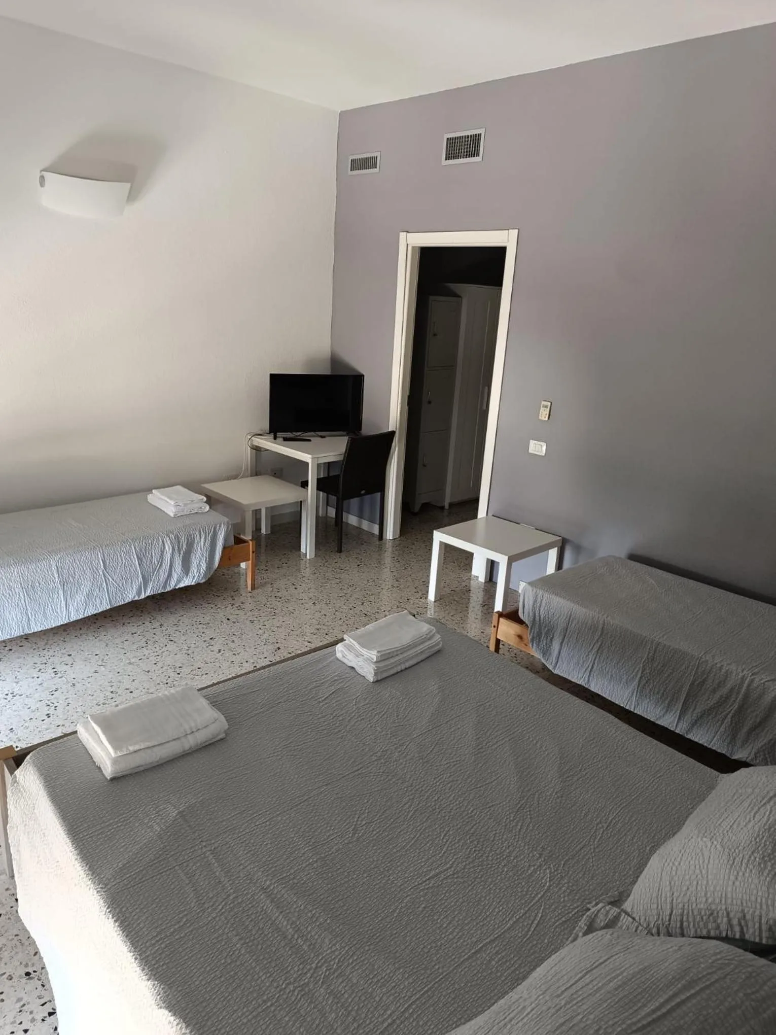 Photo of the whole room, Bed in Glemerald Hostel