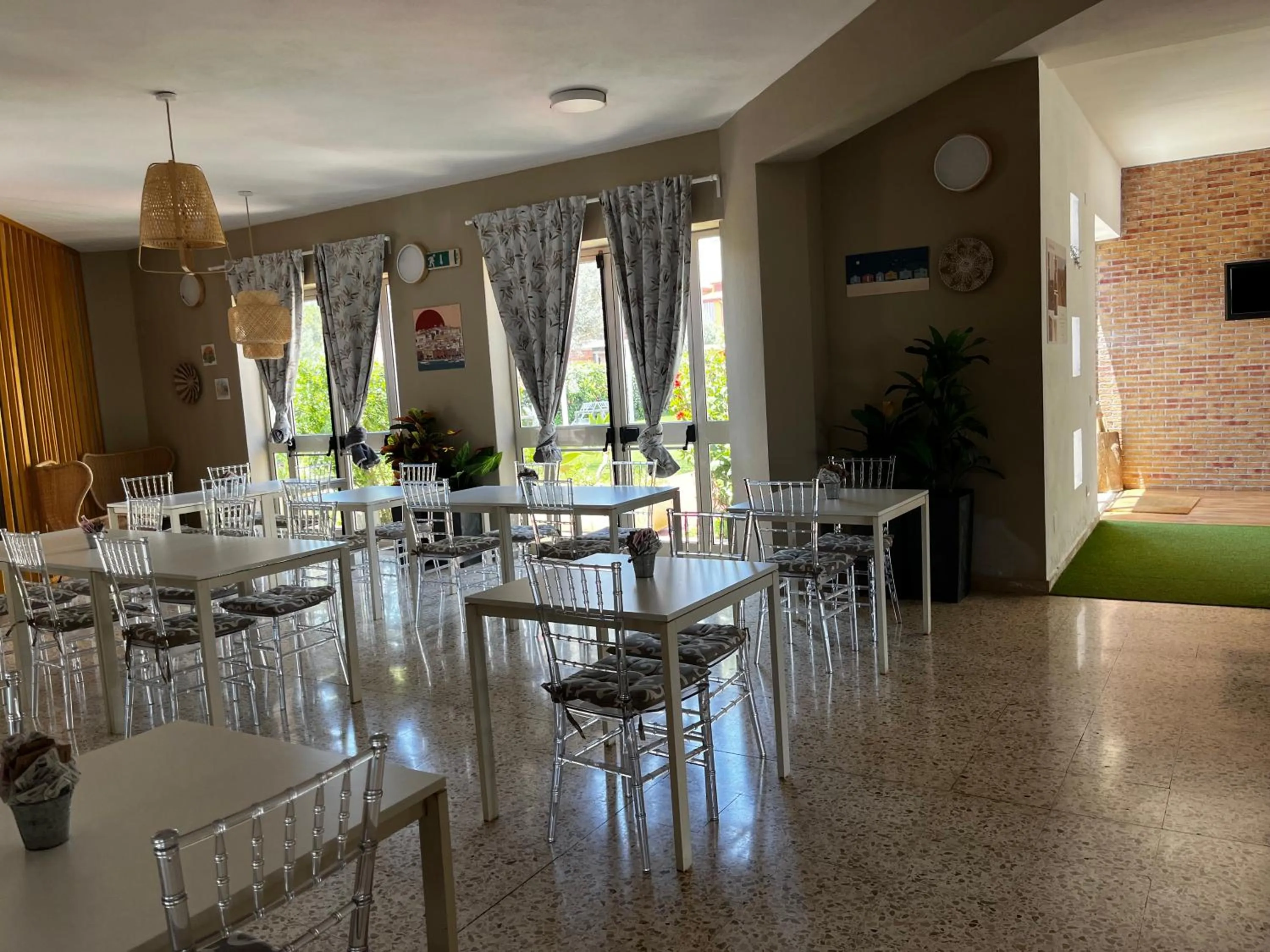 Breakfast in Glemerald Hostel