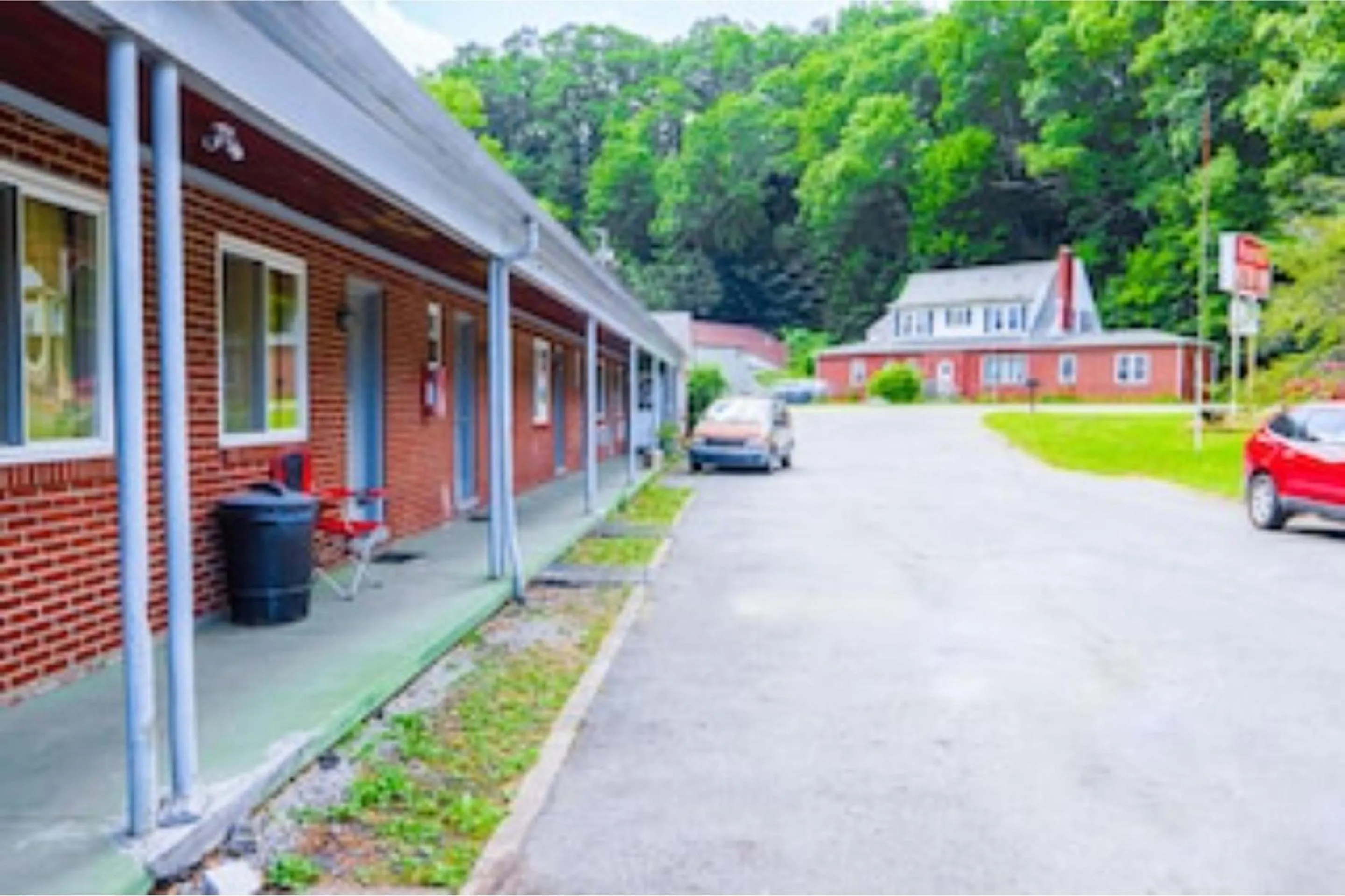 Parking in Travelers Inn by OYO Beaver, Hwy 19