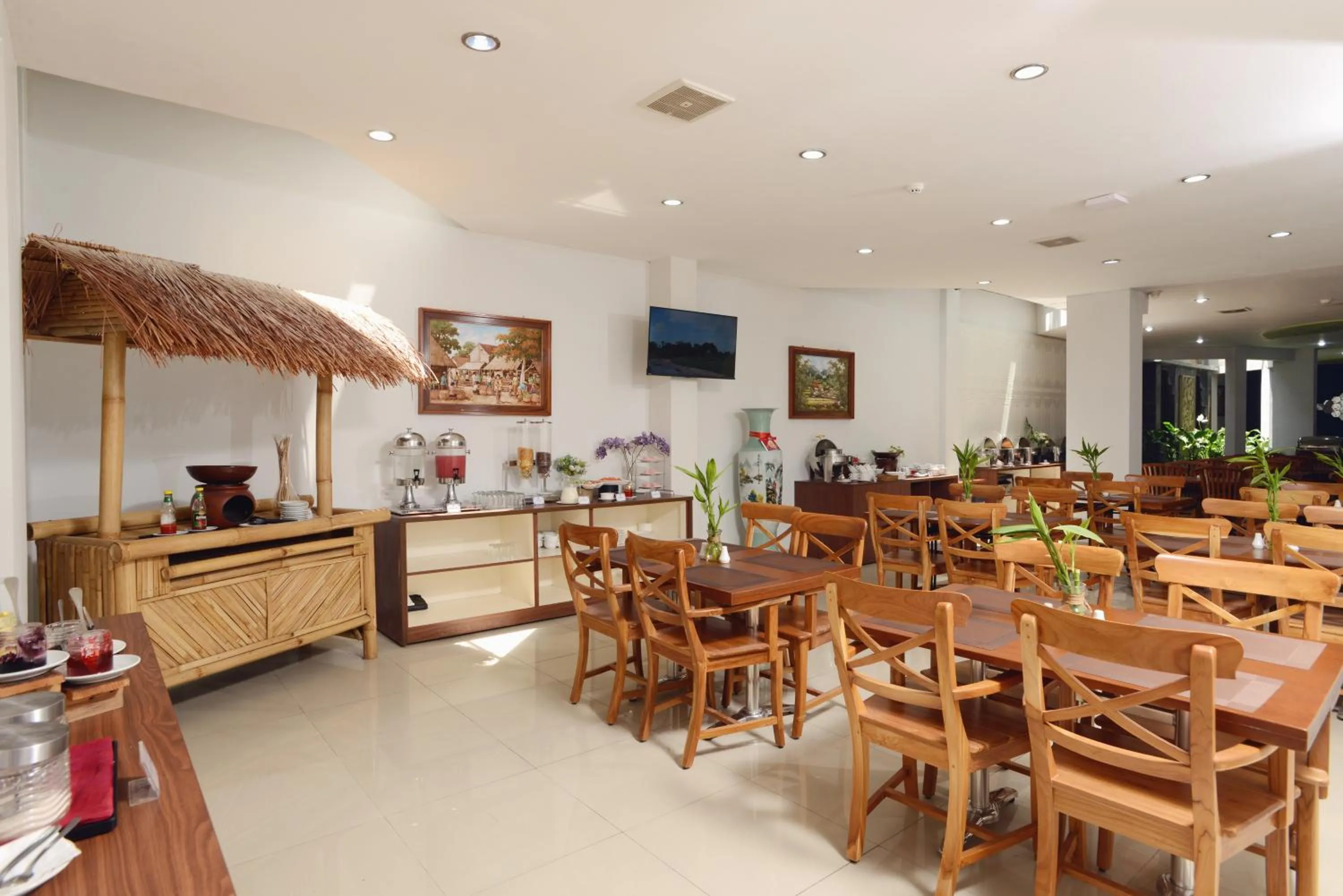 Restaurant/places to eat in Hotel Dafam Rio