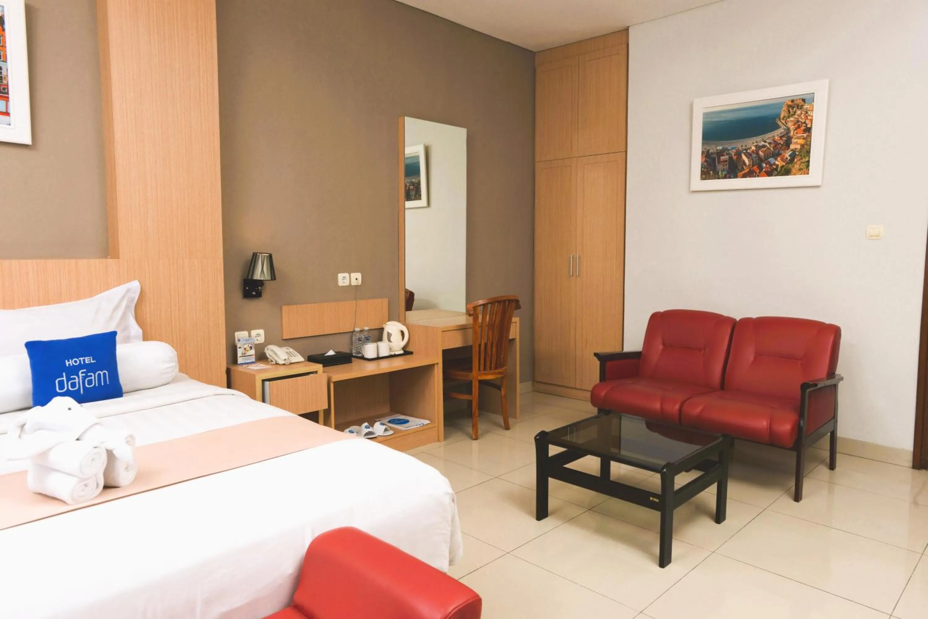 Seating area, Bed in Hotel Dafam Rio