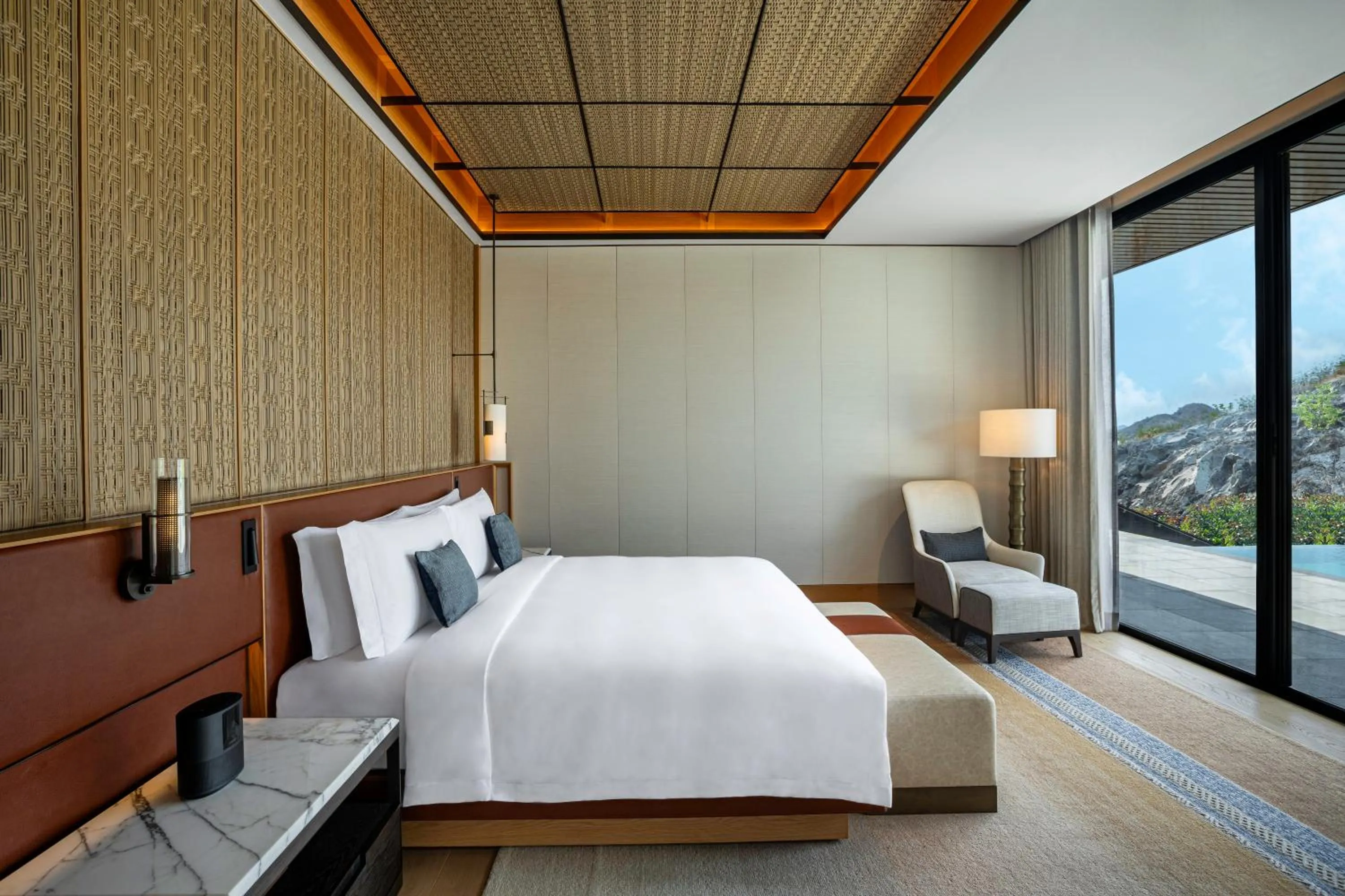 Bed in TA’AKTANA, a Luxury Collection Resort & Spa, Labuan Bajo