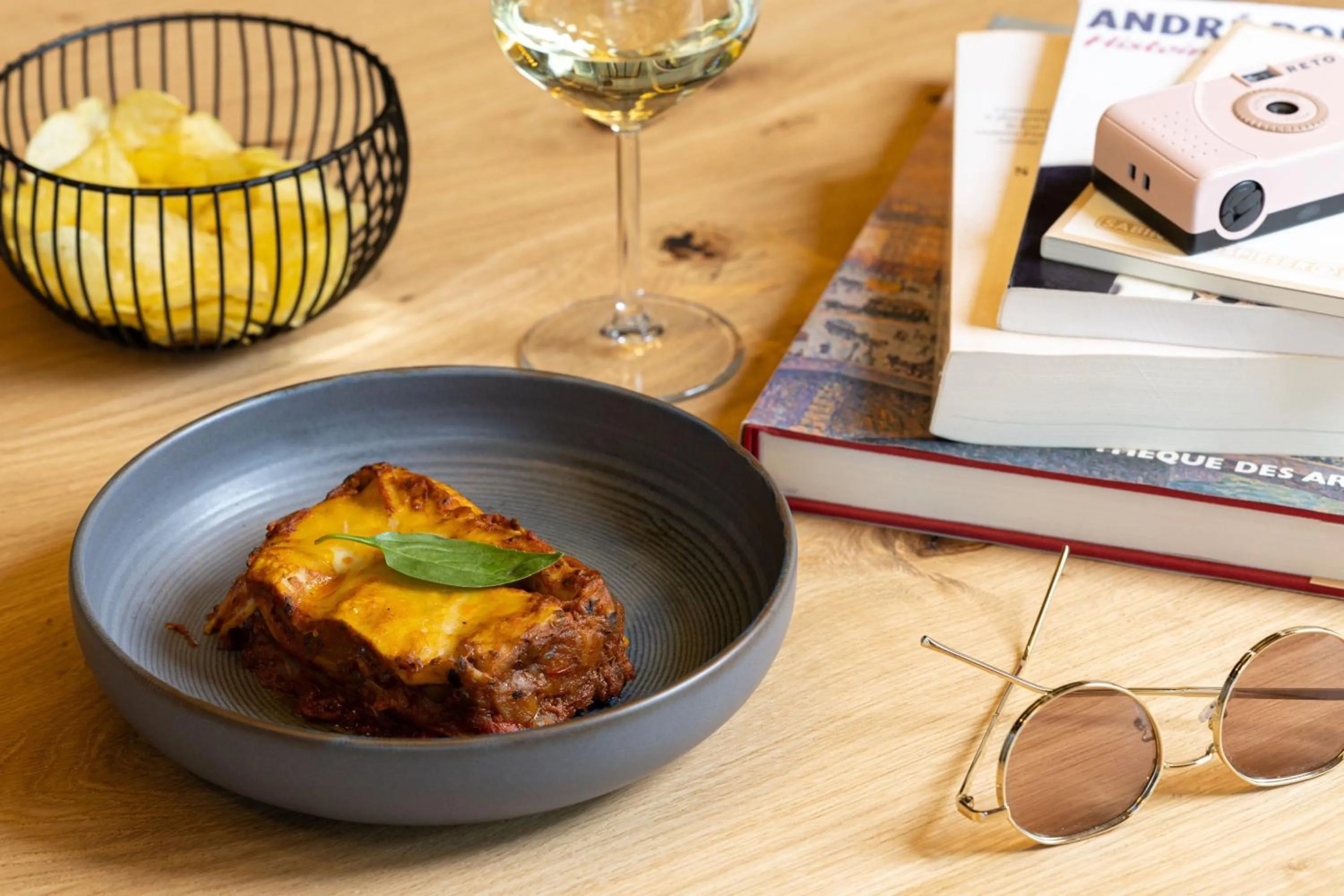 Restaurant/places to eat in Moxy Paris Clamart