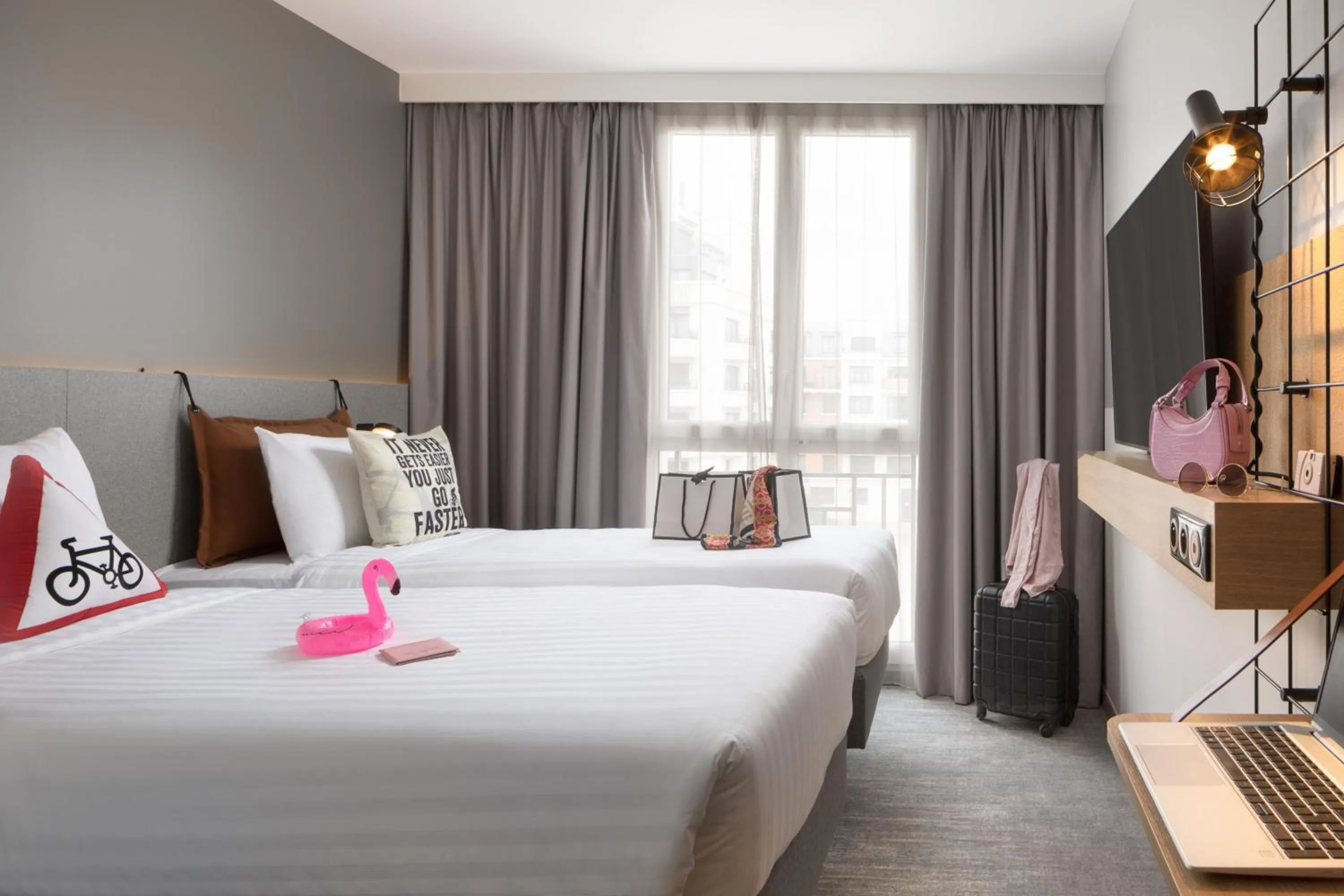 Photo of the whole room, Bed in Moxy Paris Clamart