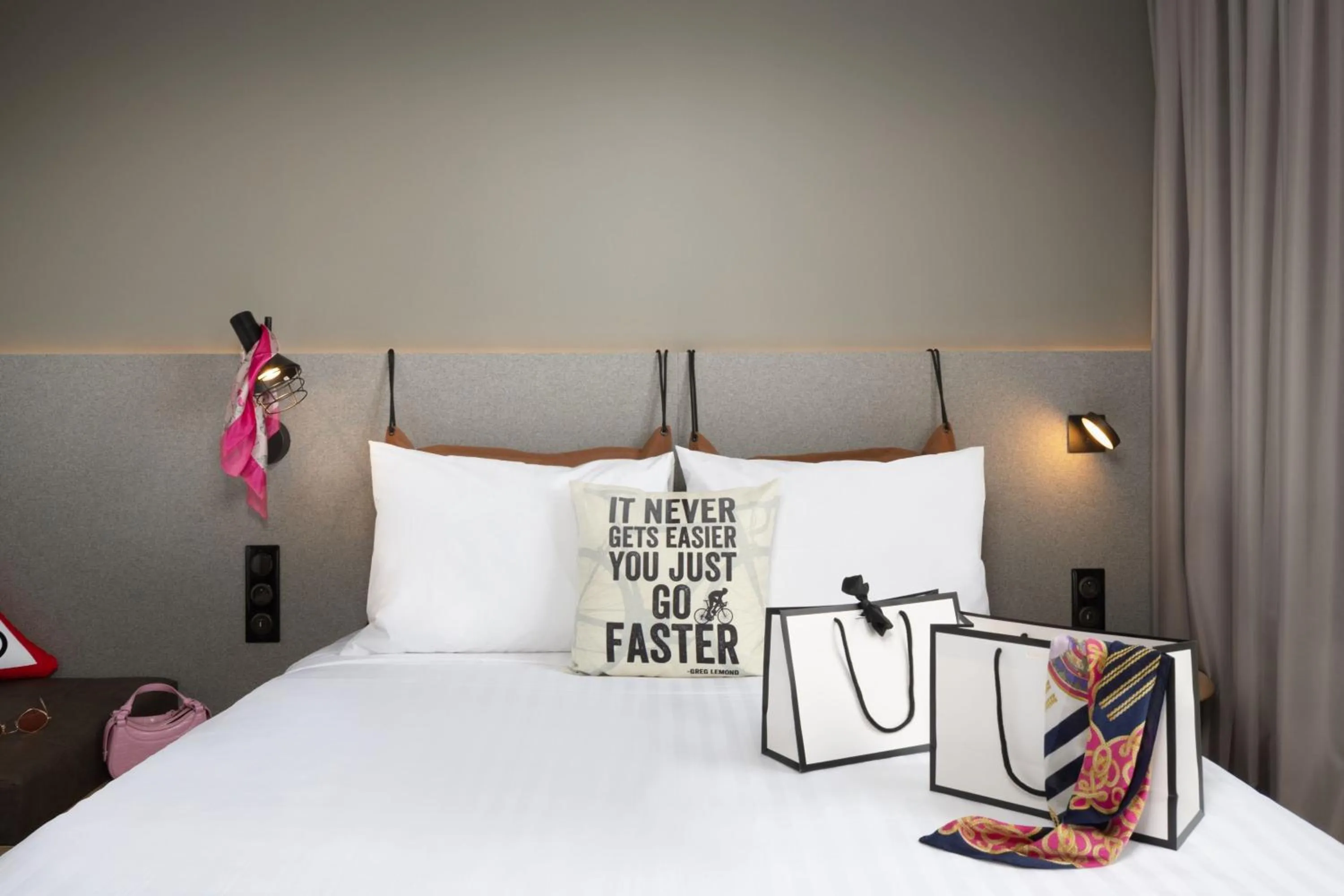 Photo of the whole room, Bed in Moxy Paris Clamart