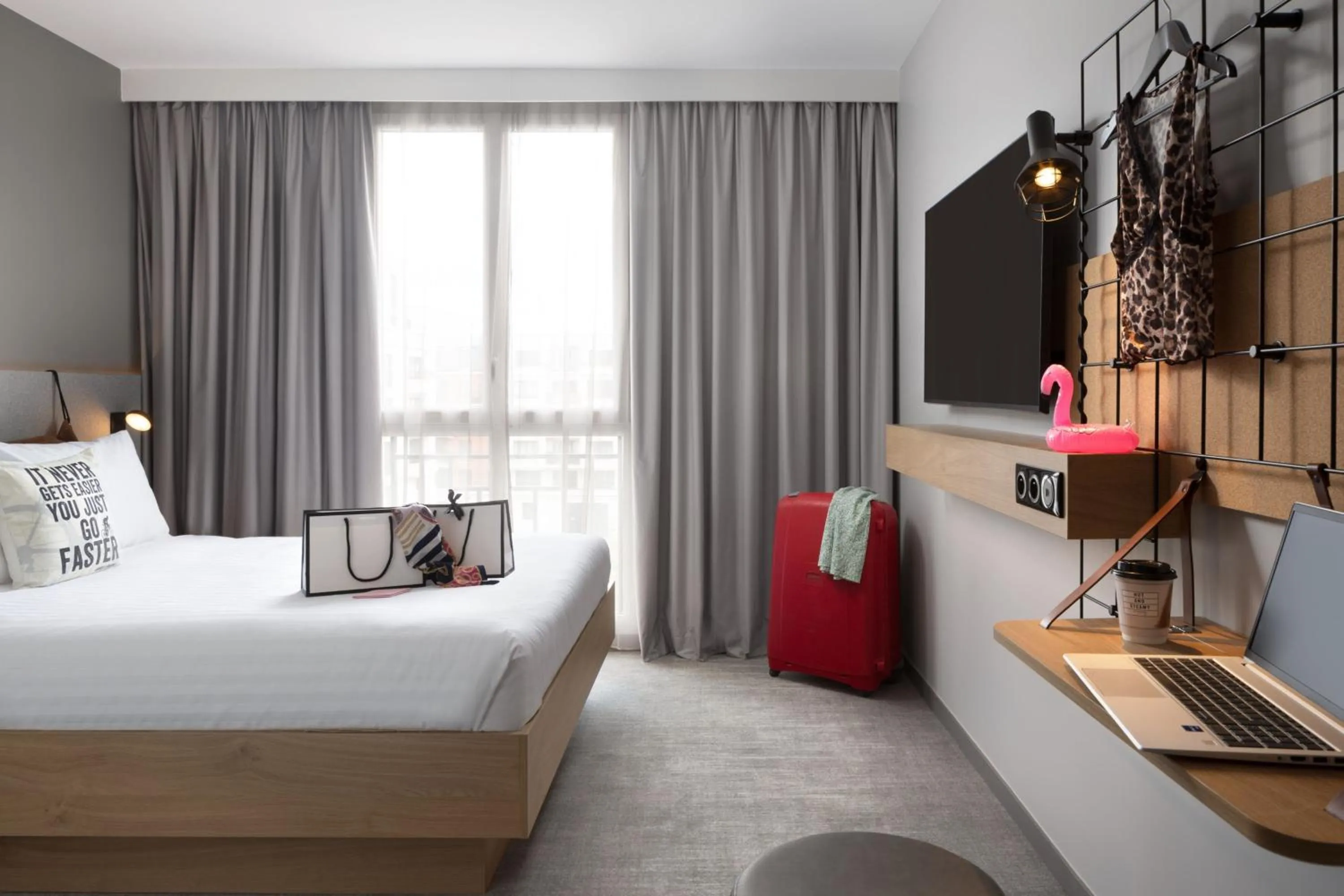Photo of the whole room, Bed in Moxy Paris Clamart