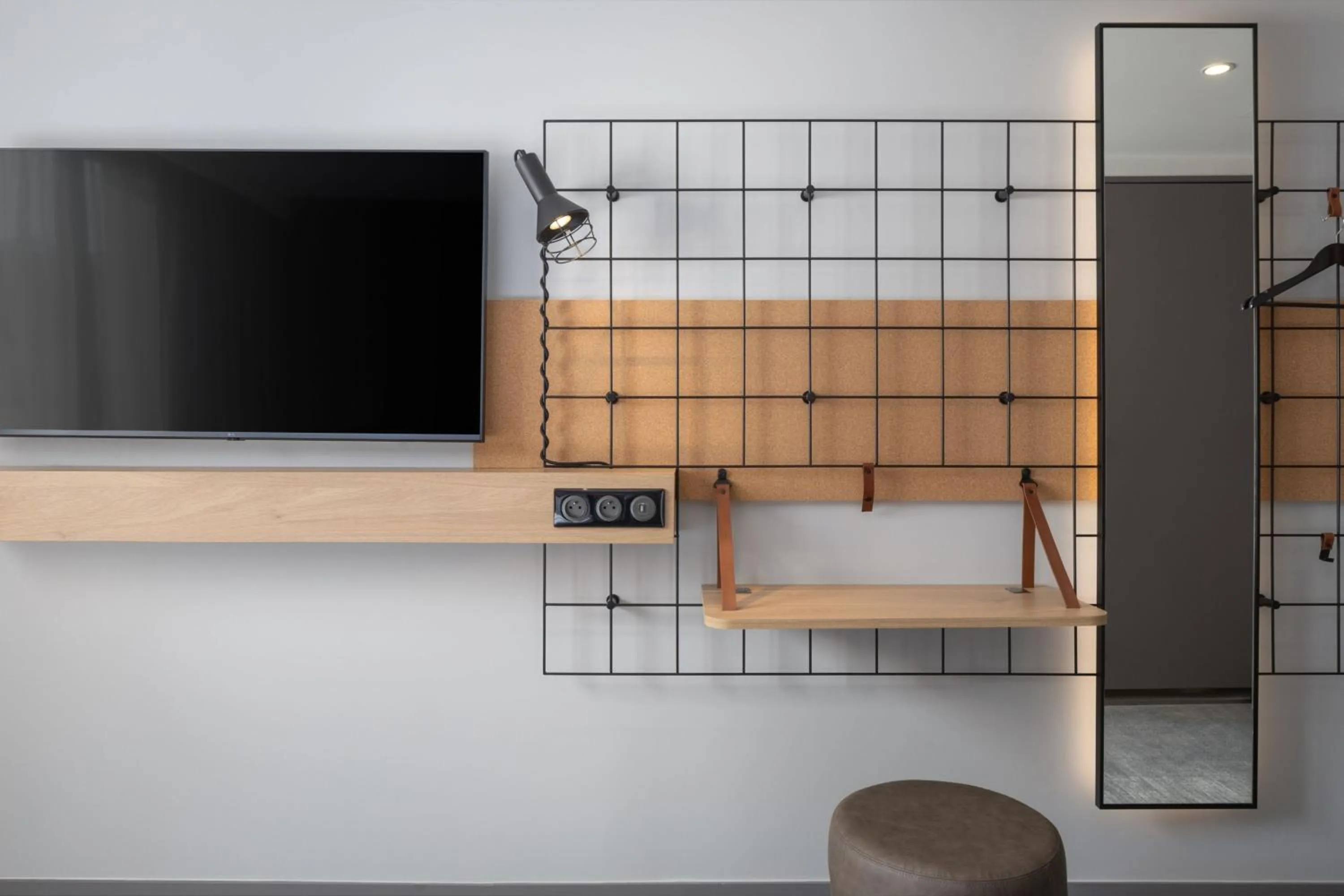 Photo of the whole room in Moxy Paris Clamart