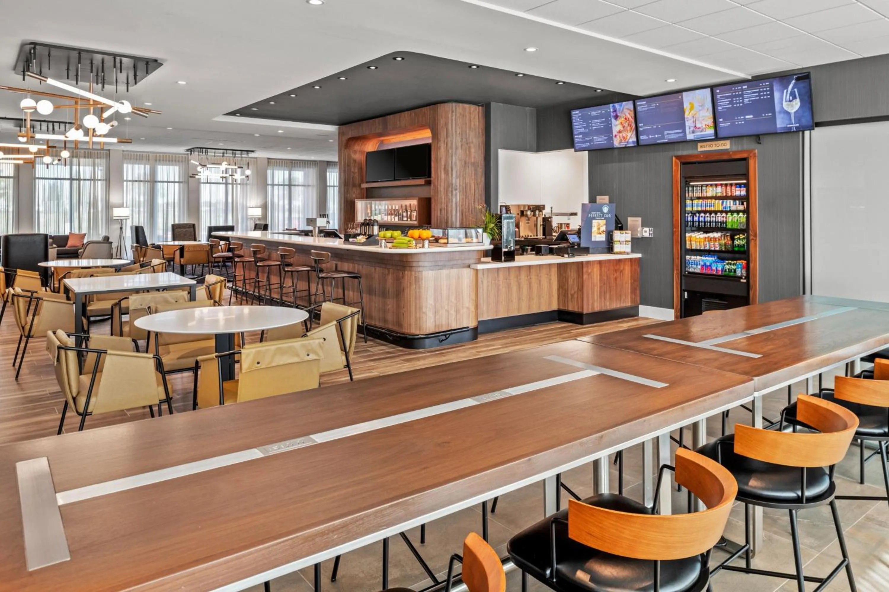 Restaurant/places to eat in Courtyard by Marriott Modesto North