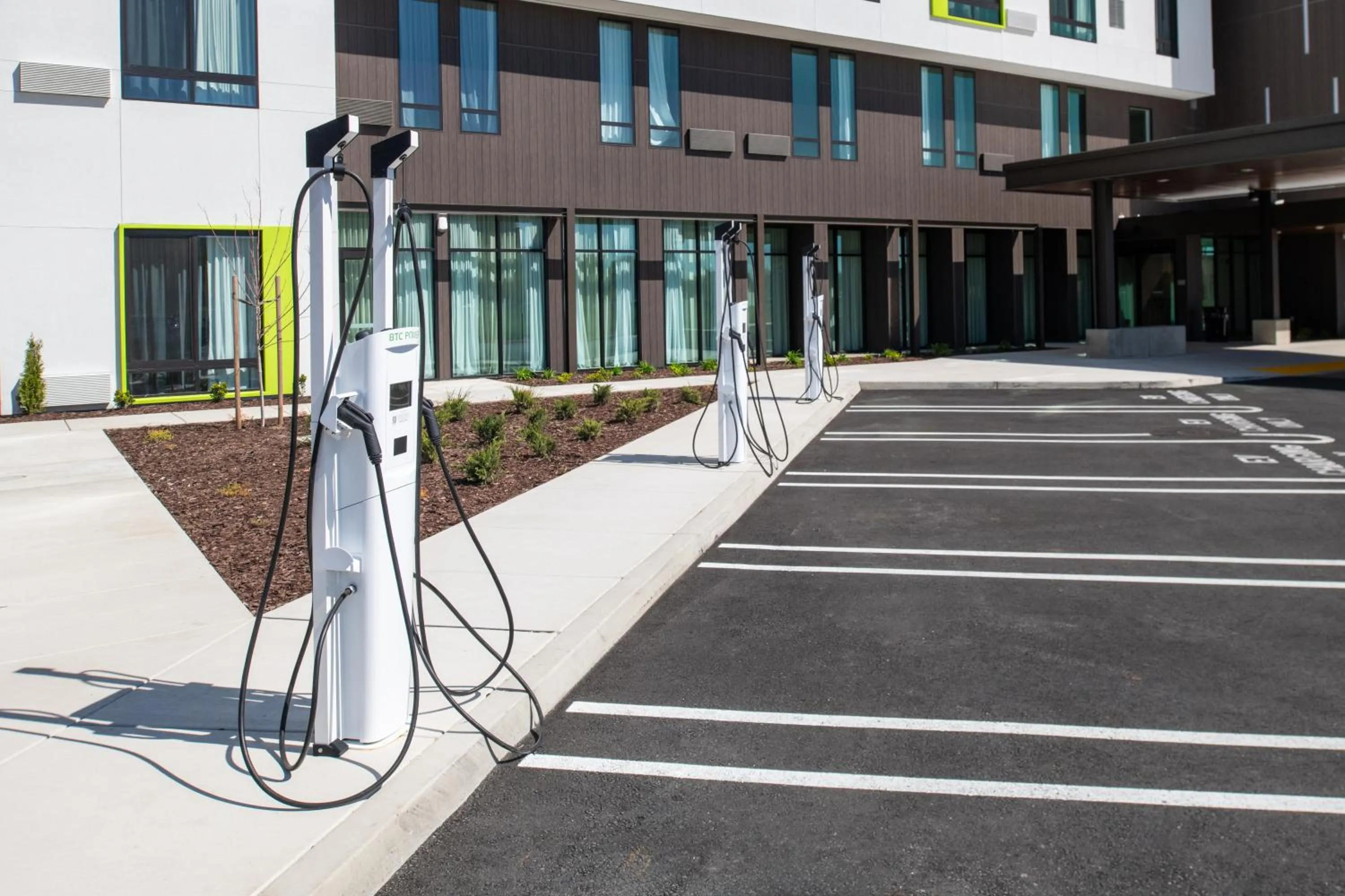 Parking in Courtyard by Marriott Modesto North