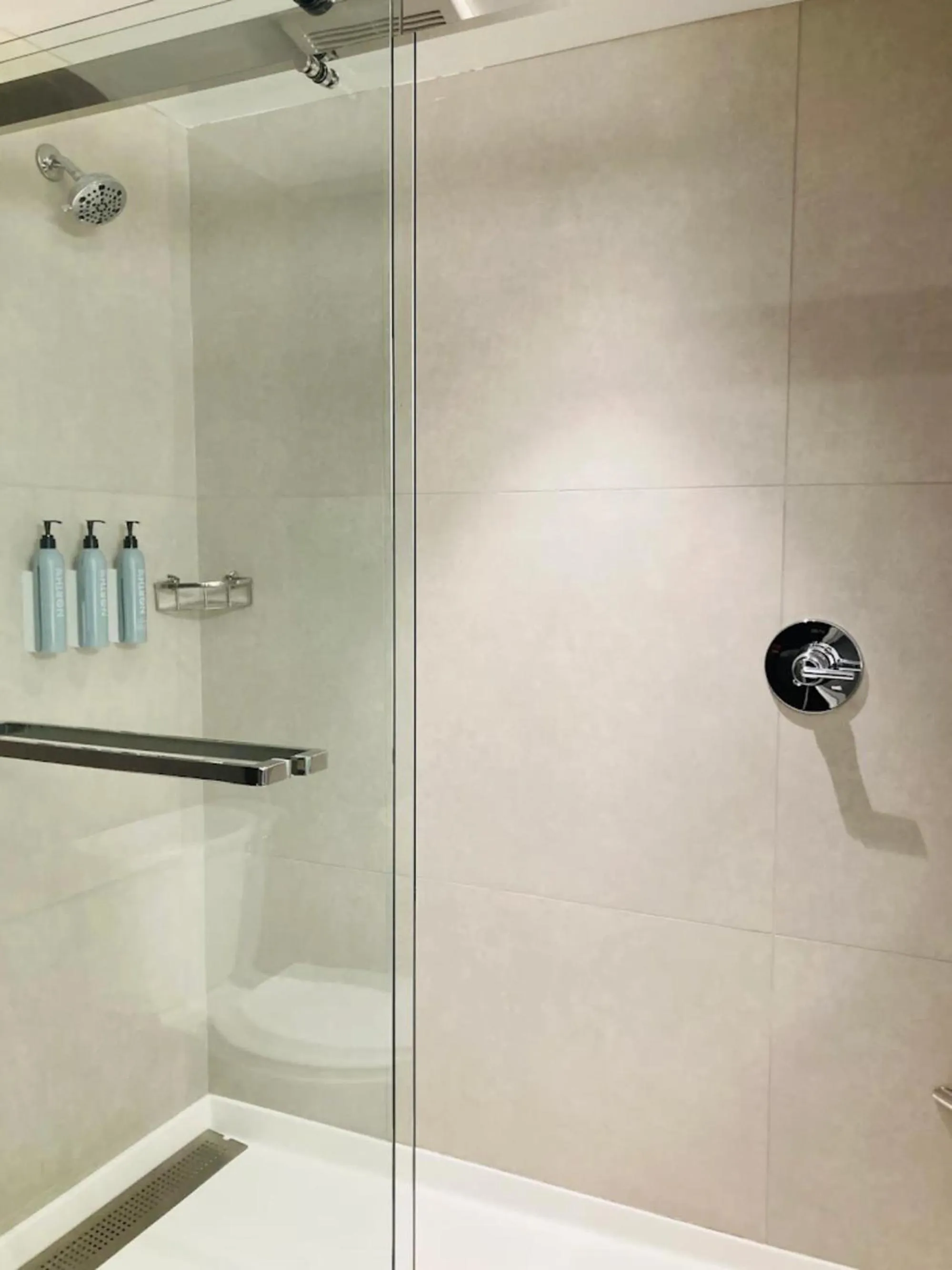 Bathroom in Courtyard by Marriott Modesto North