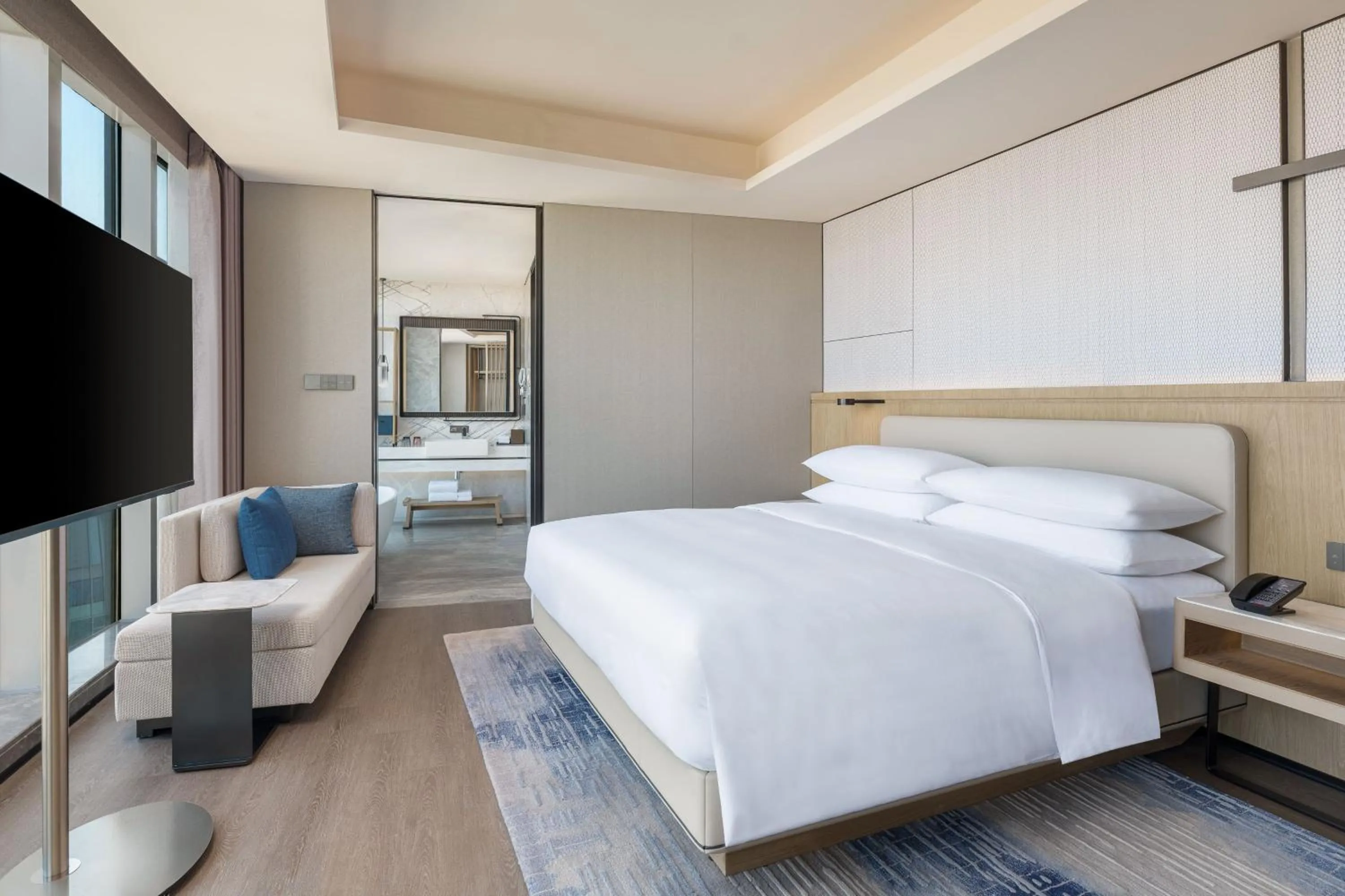 Photo of the whole room, Bed in Qingdao Marriott Hotel Jiaozhou