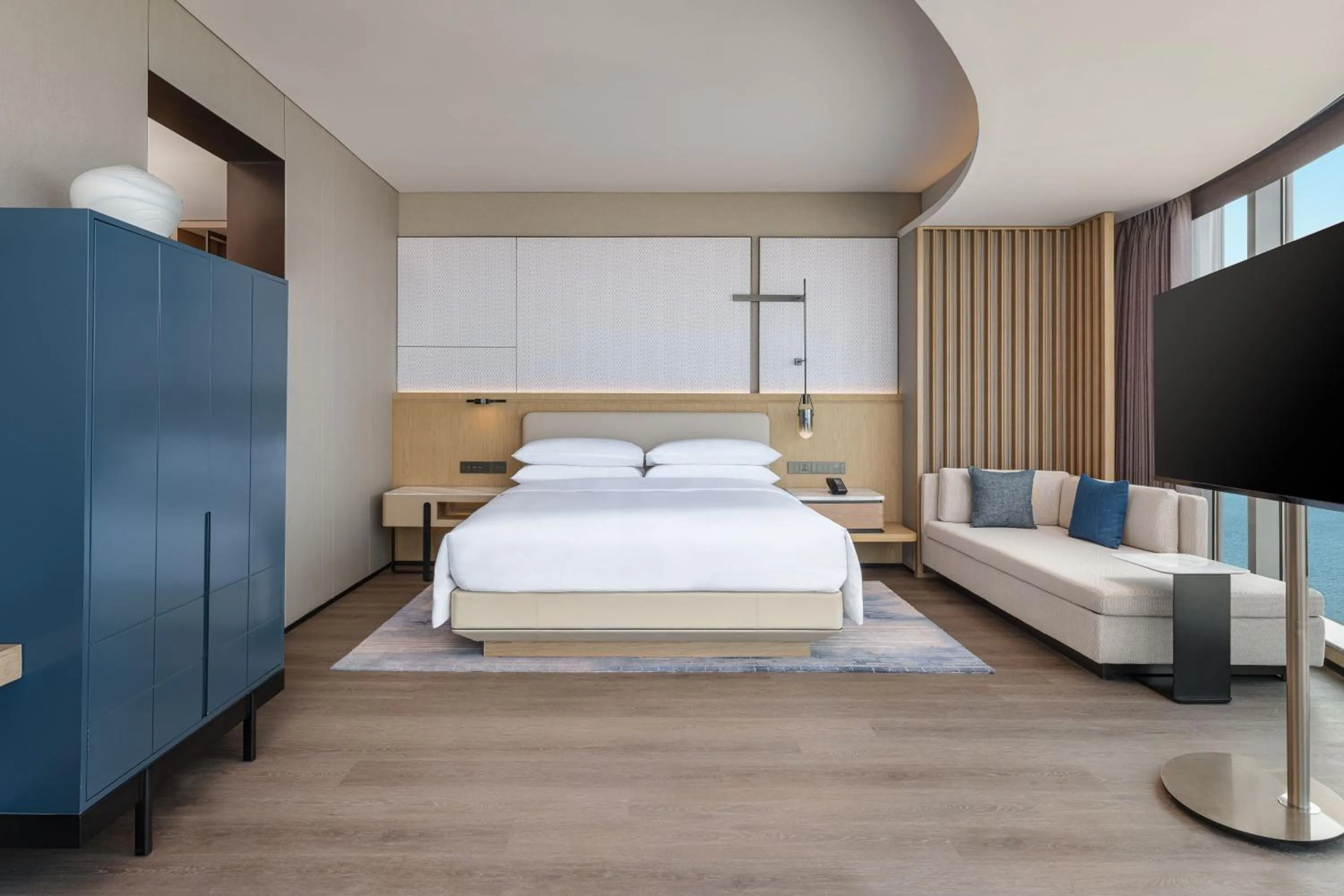 Photo of the whole room, Bed in Qingdao Marriott Hotel Jiaozhou