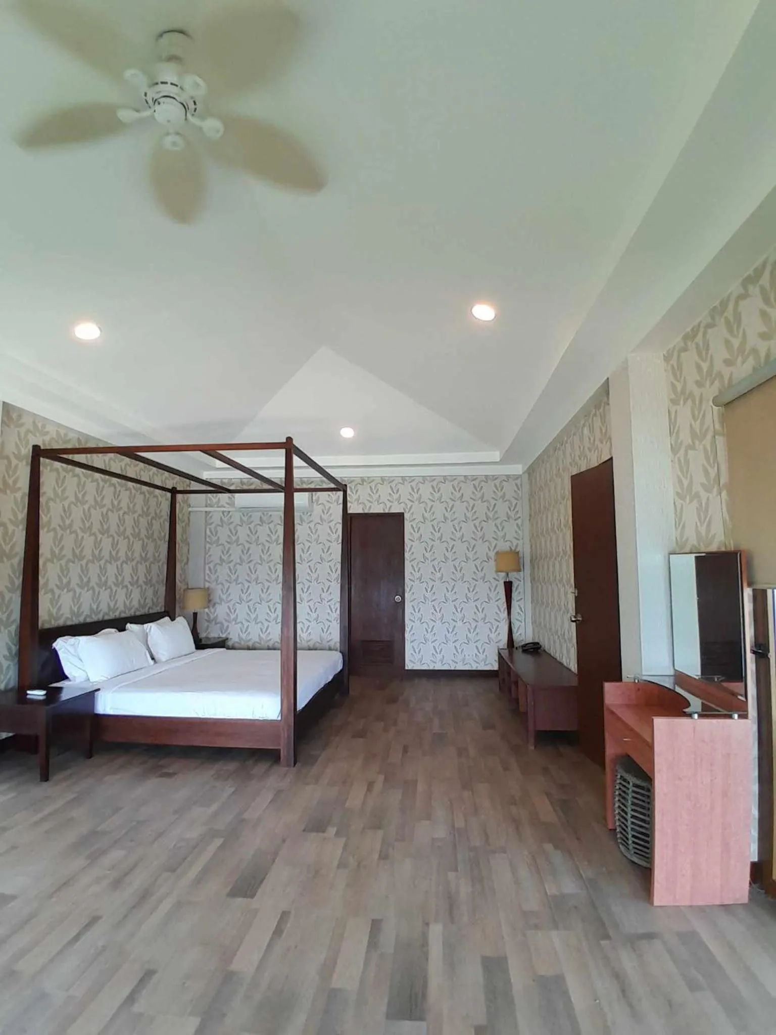 Bed in Cuna Mangodlong Paradise Beach Resort