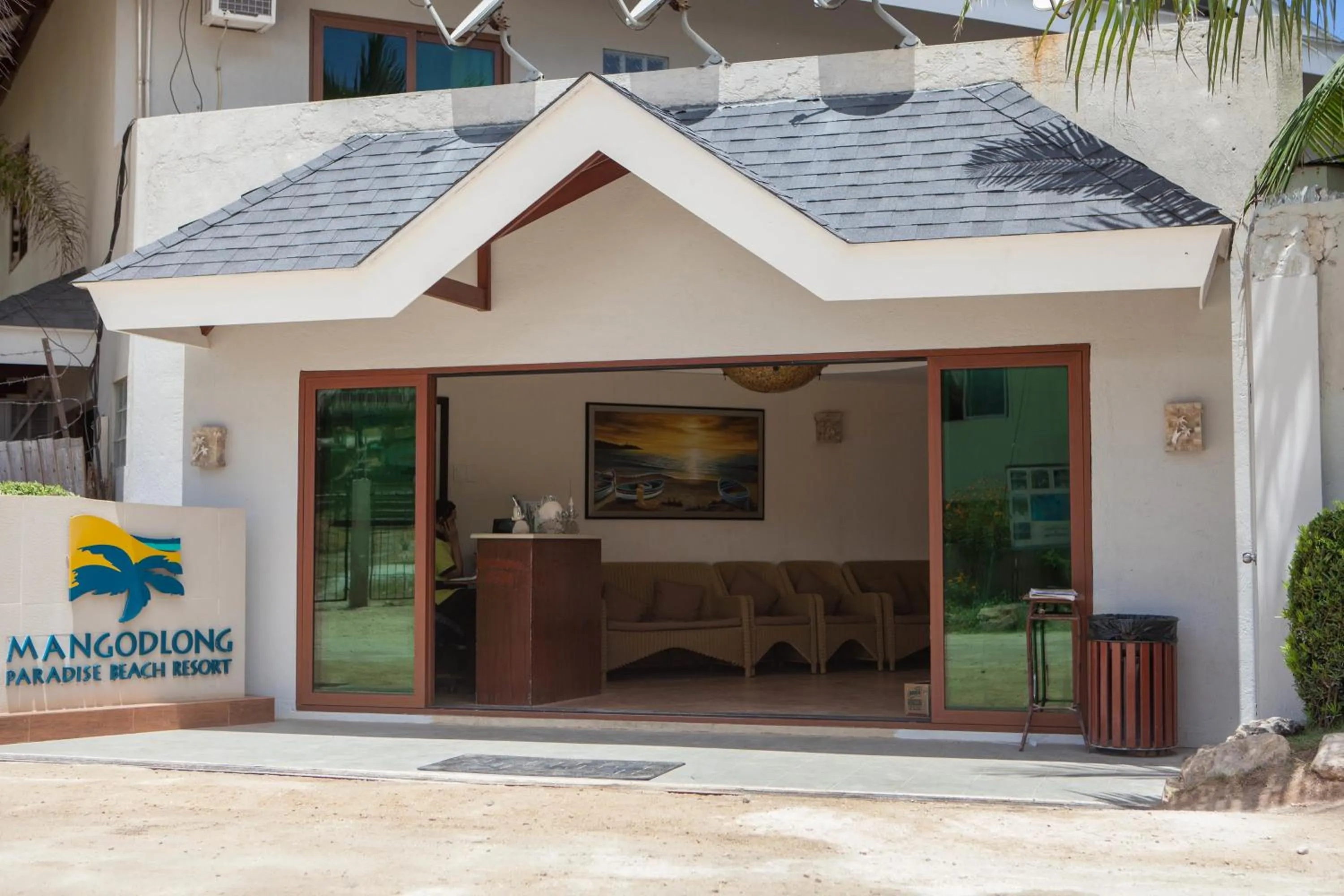 Cuna Mangodlong Paradise Beach Resort