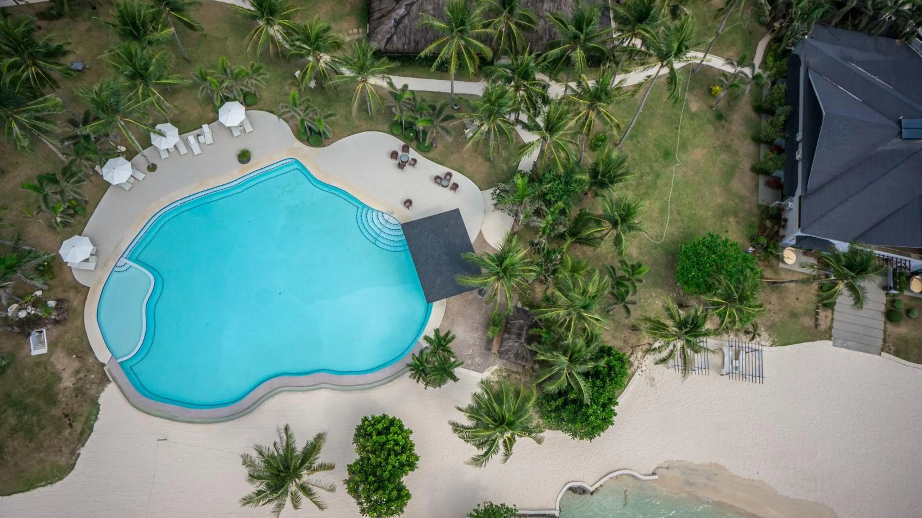 Cuna Mangodlong Paradise Beach Resort