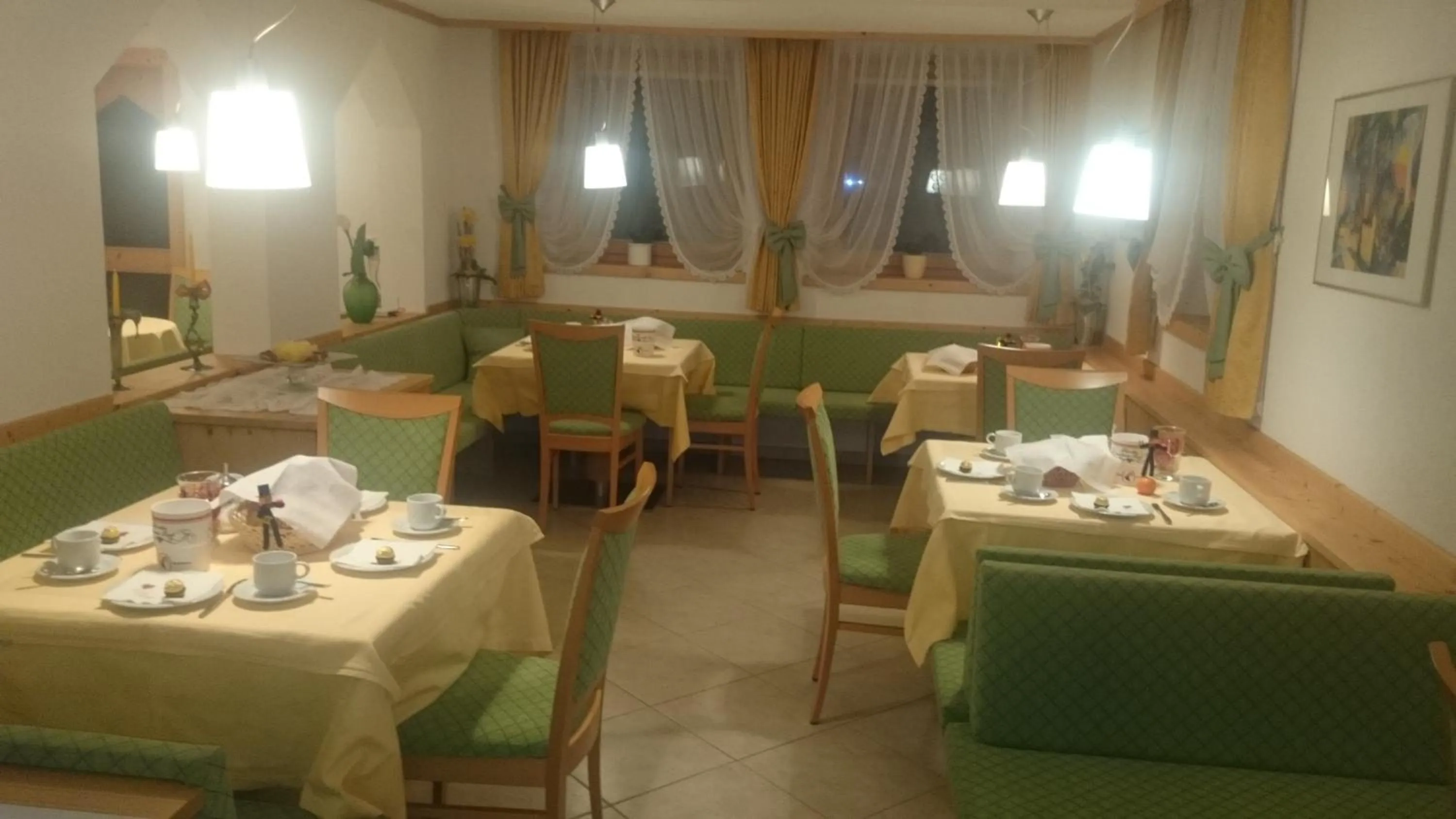 Restaurant/places to eat in Hotel Garni Angerer
