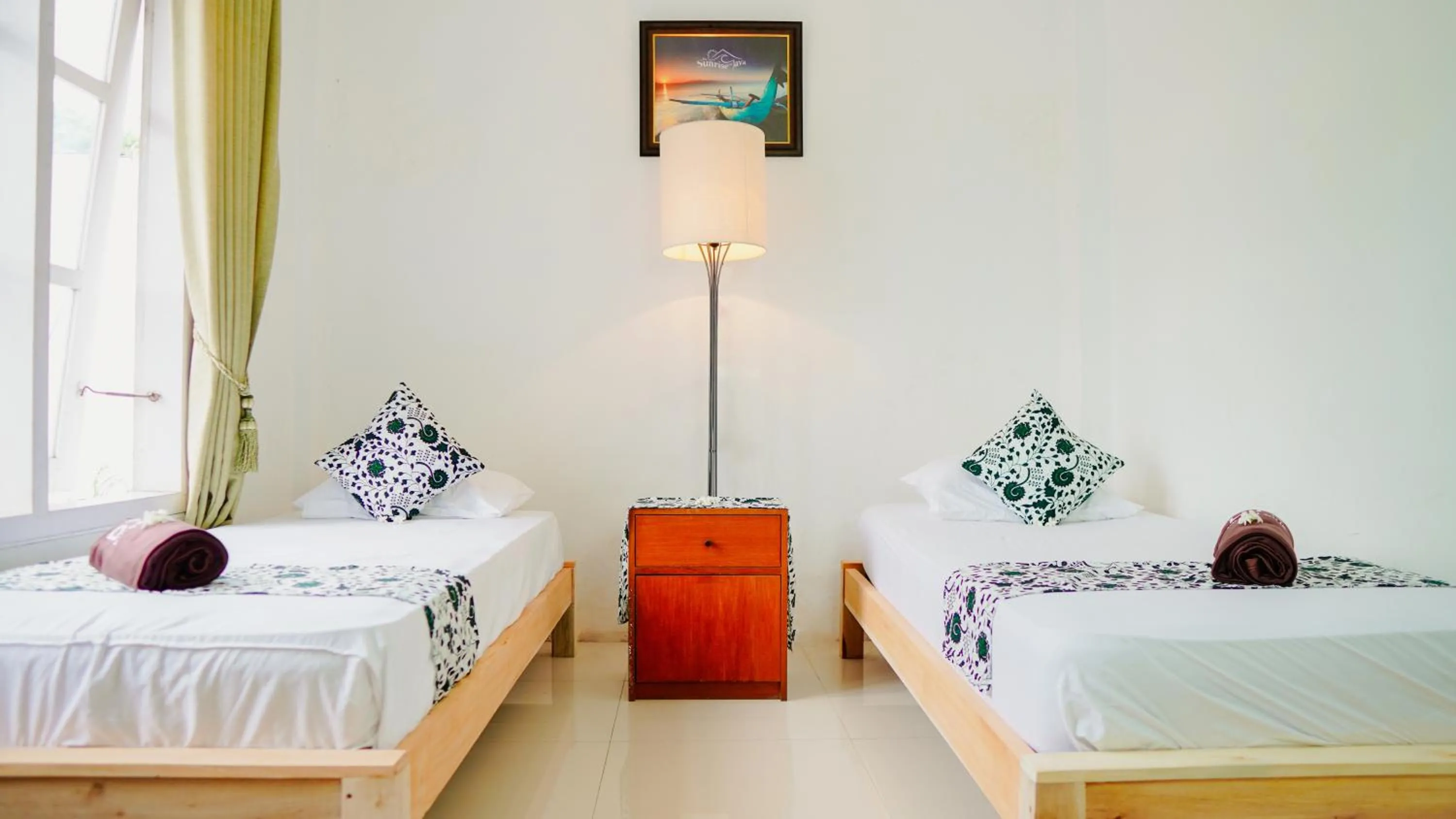 Twin Room in Dormitory Sritanjung By Metric