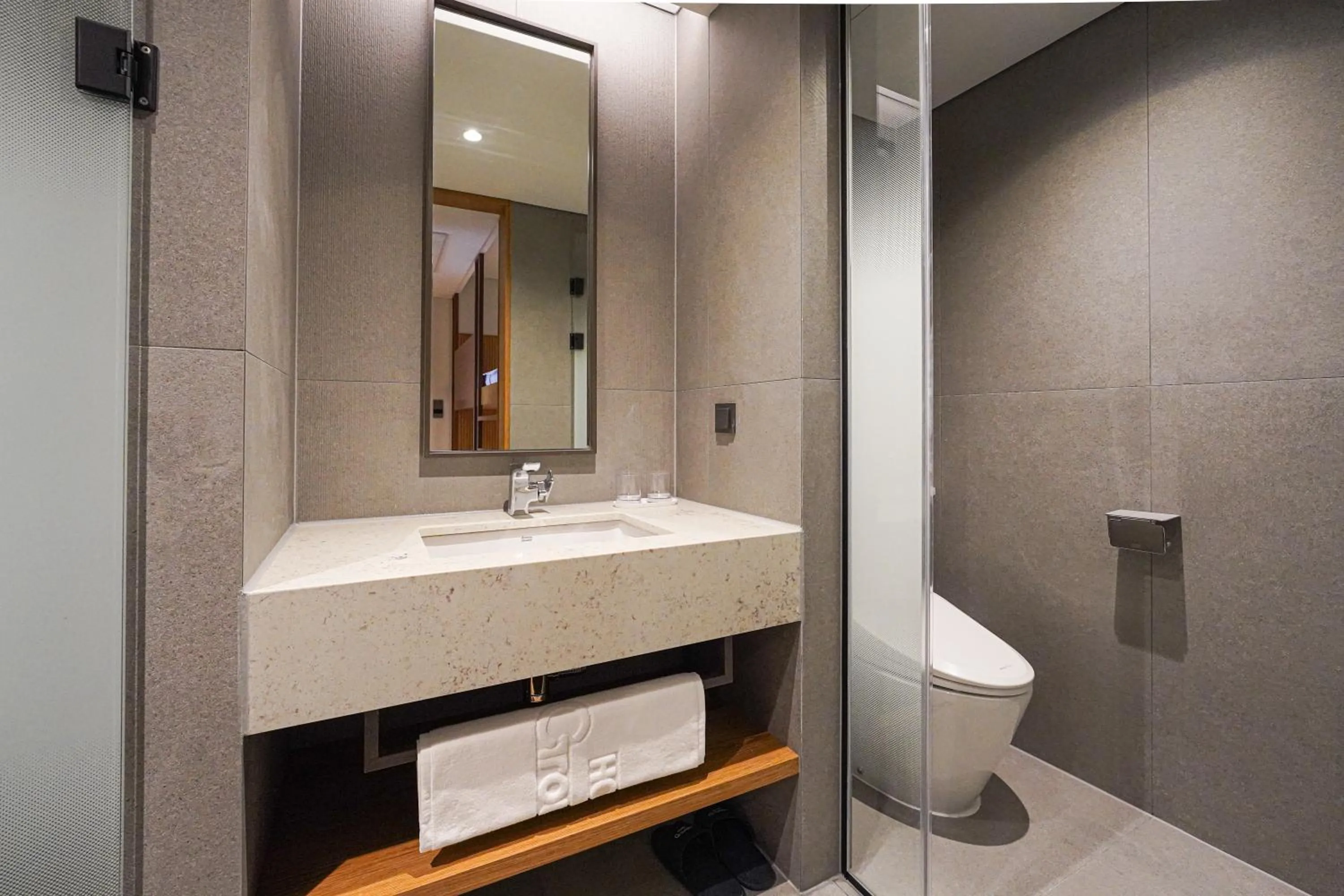 Toilet in Hotel Ground27