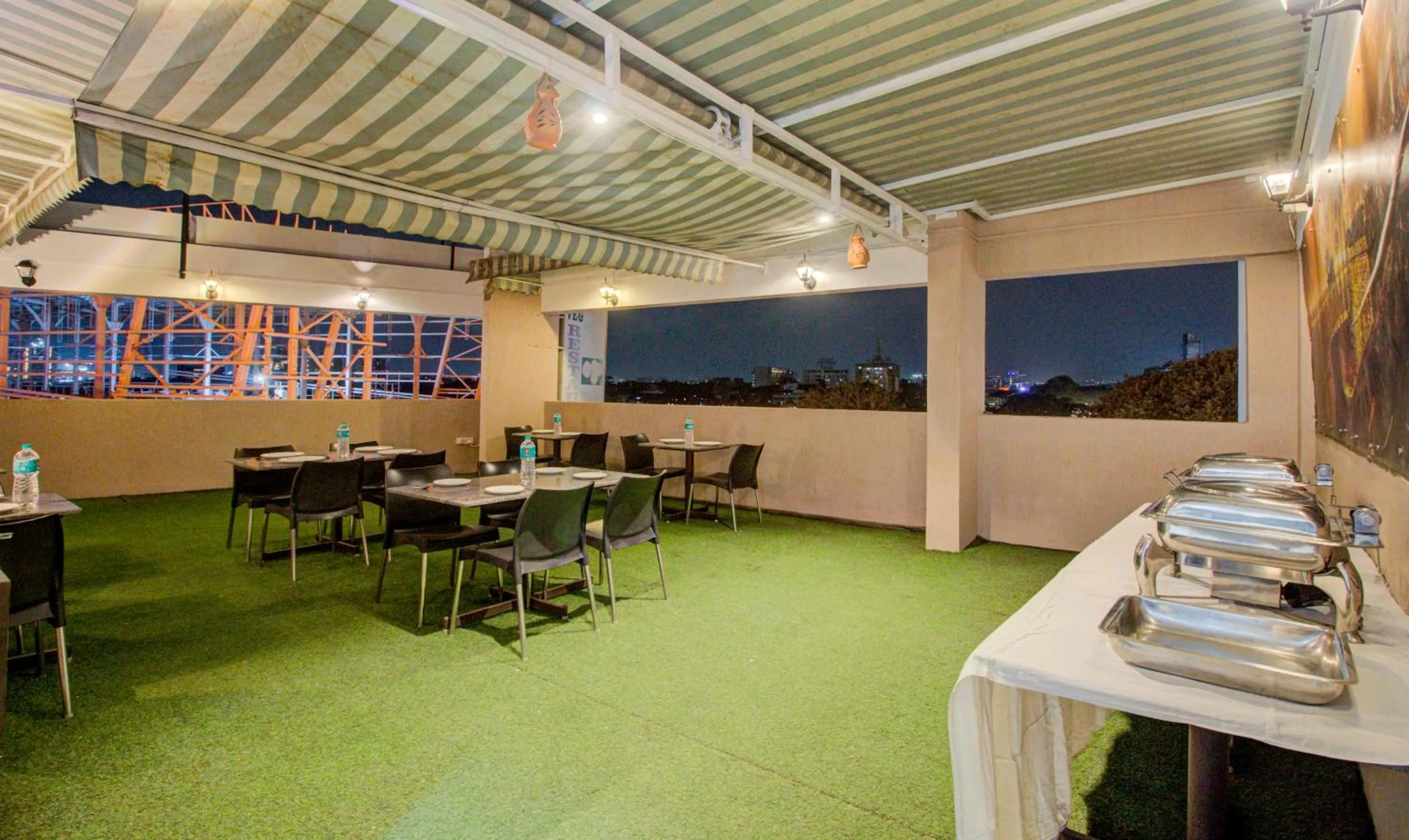 Dining area in Itsy Hotels Prince Regency