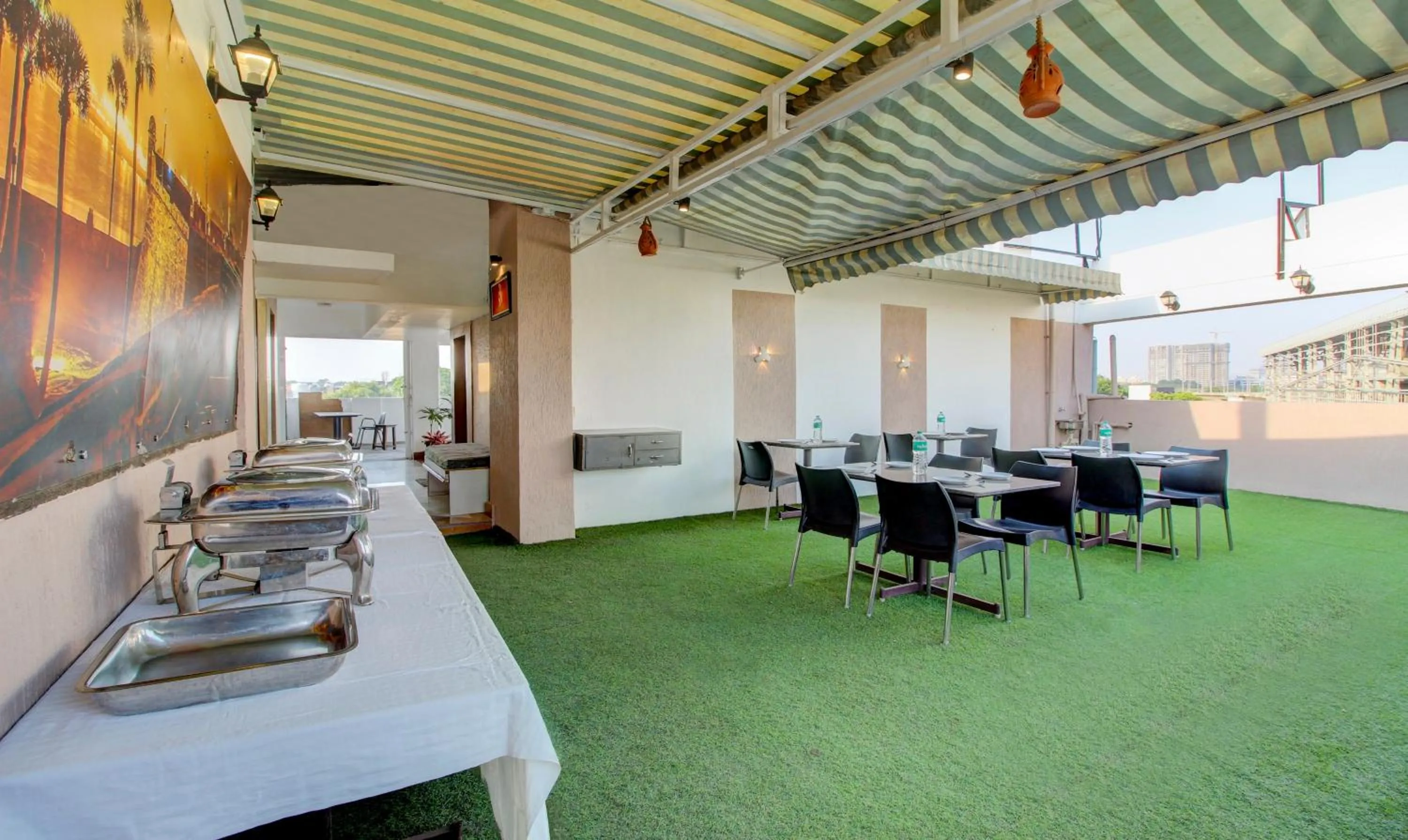 Dining area in Itsy Hotels Prince Regency