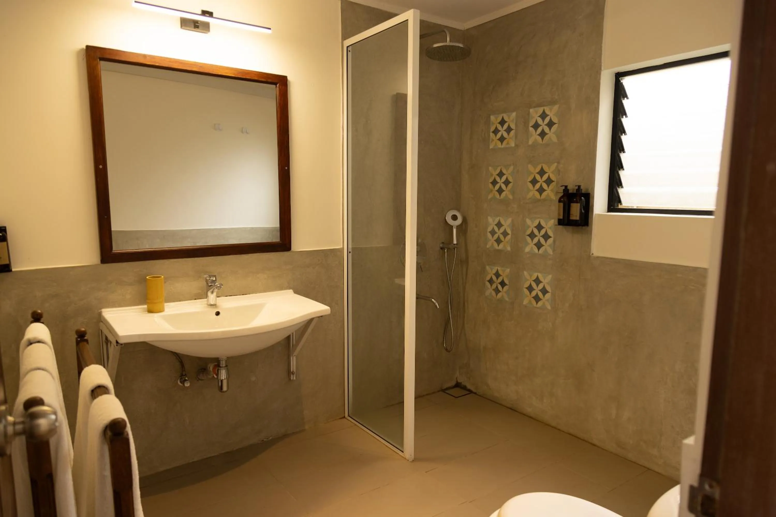 Shower in Neevana Hotel Hikkaduwa