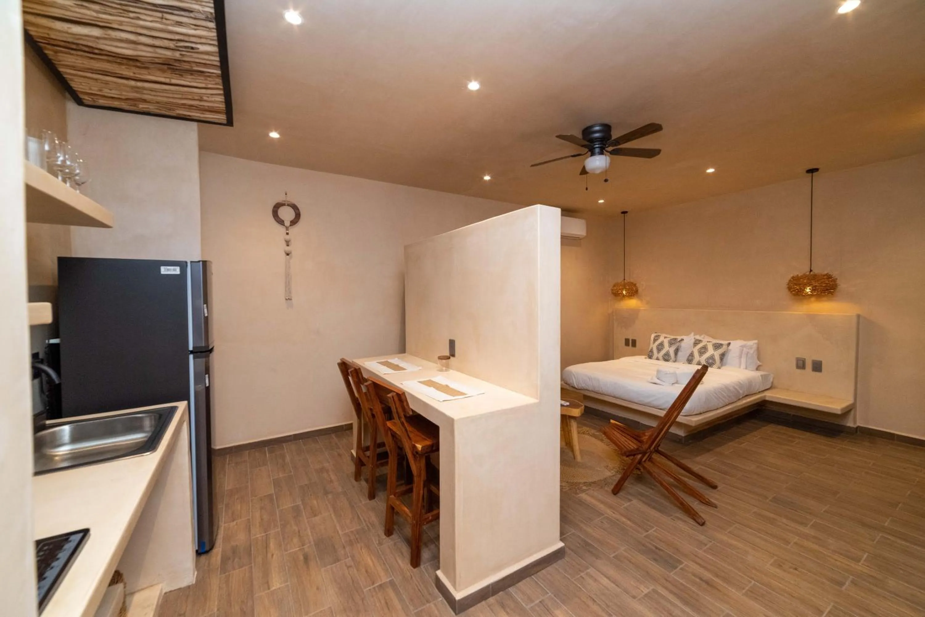 Photo of the whole room in The Teodoro