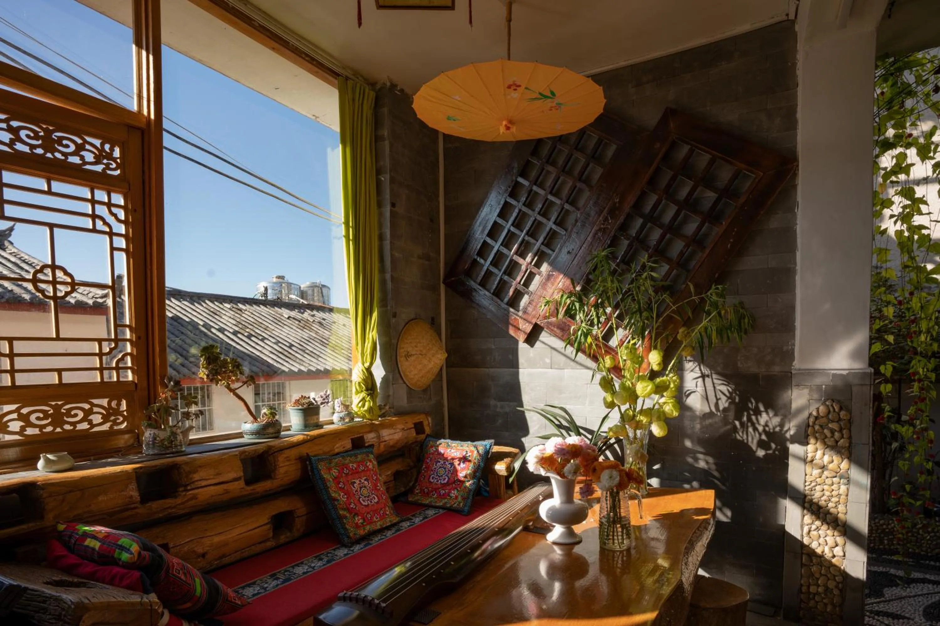 Seating area in Lijiang Ancient City View Inn