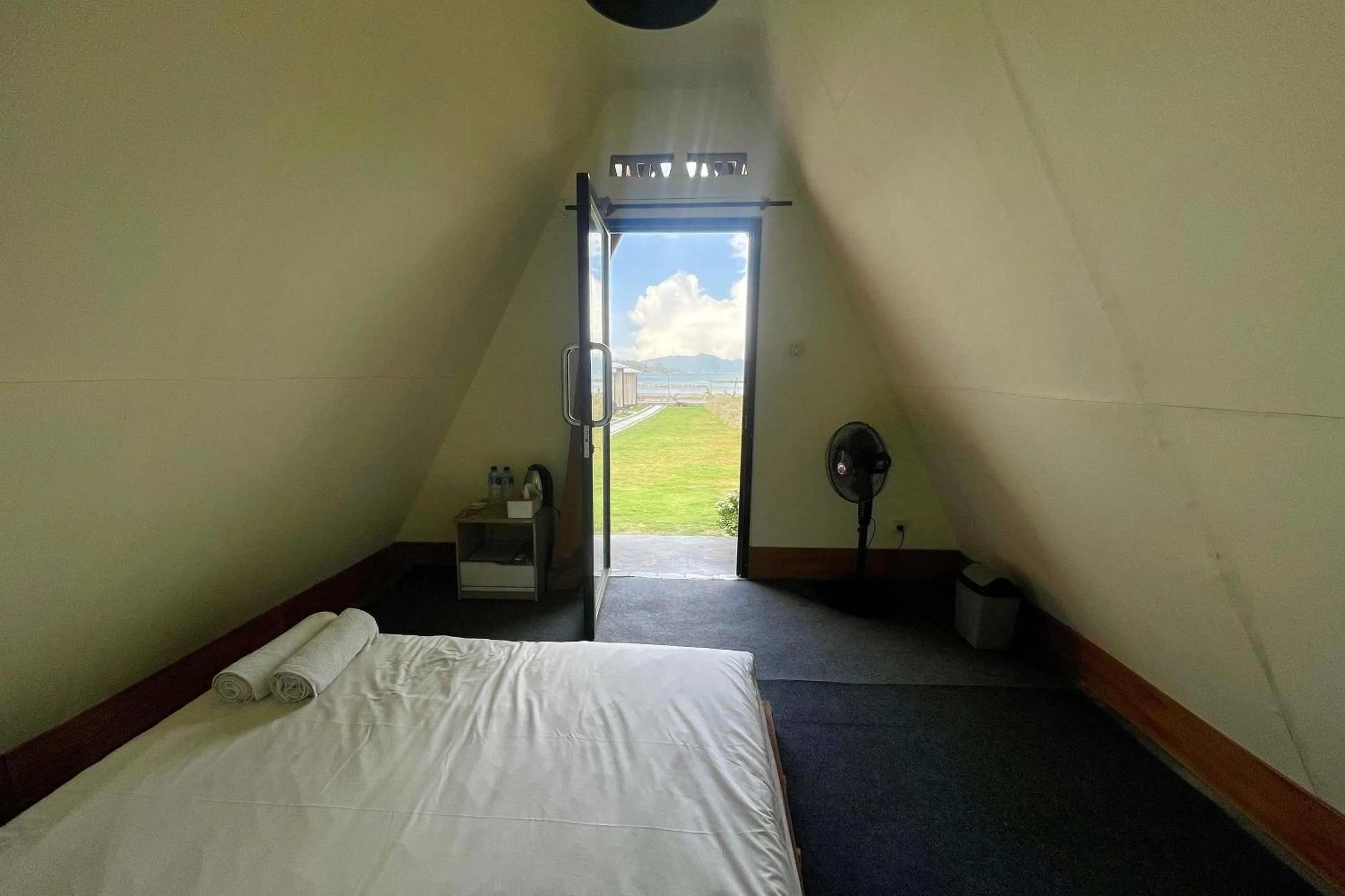 Photo of the whole room, Bed in Double U Camp and Villa
