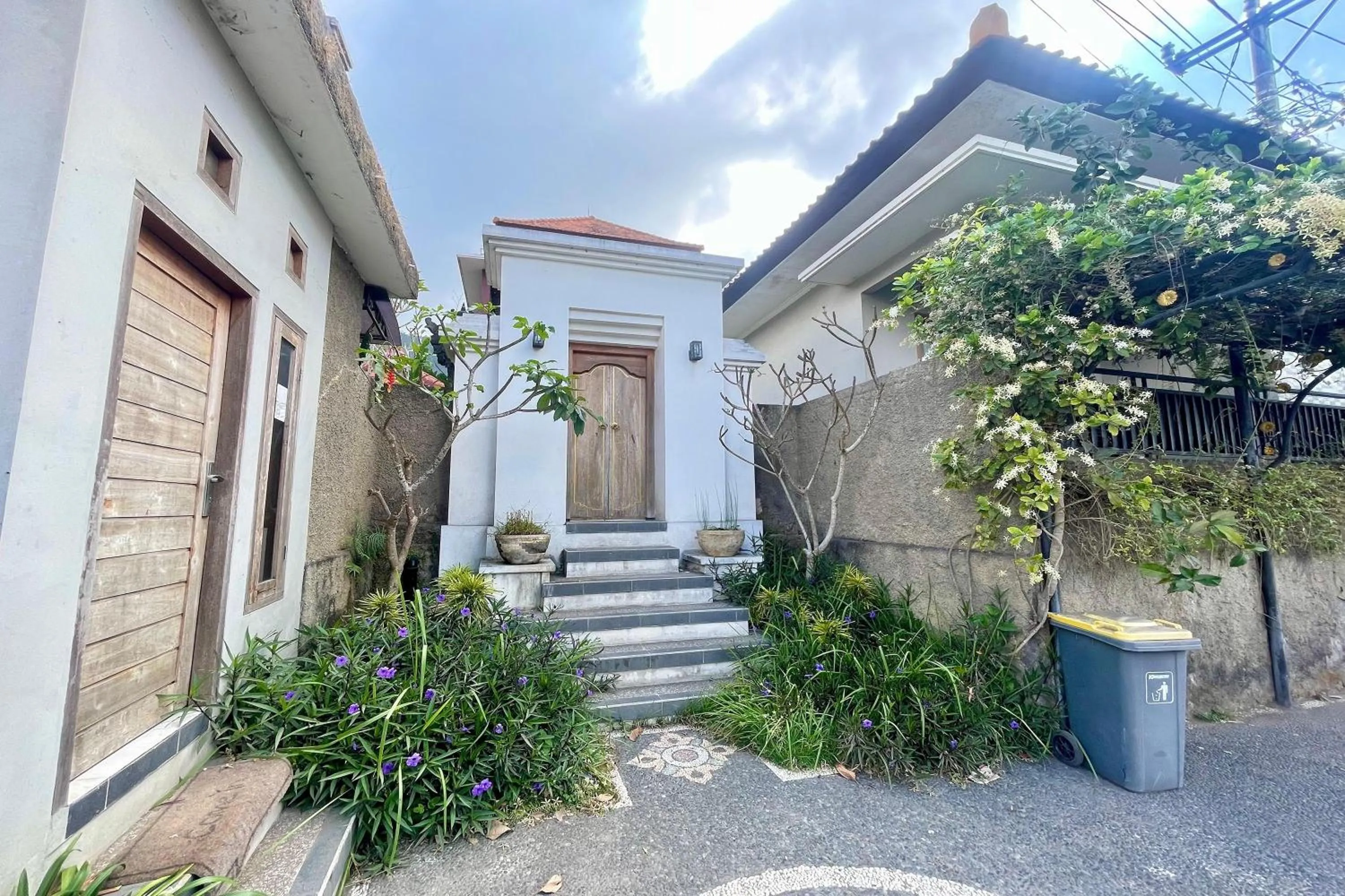 Property building in Double U Camp and Villa