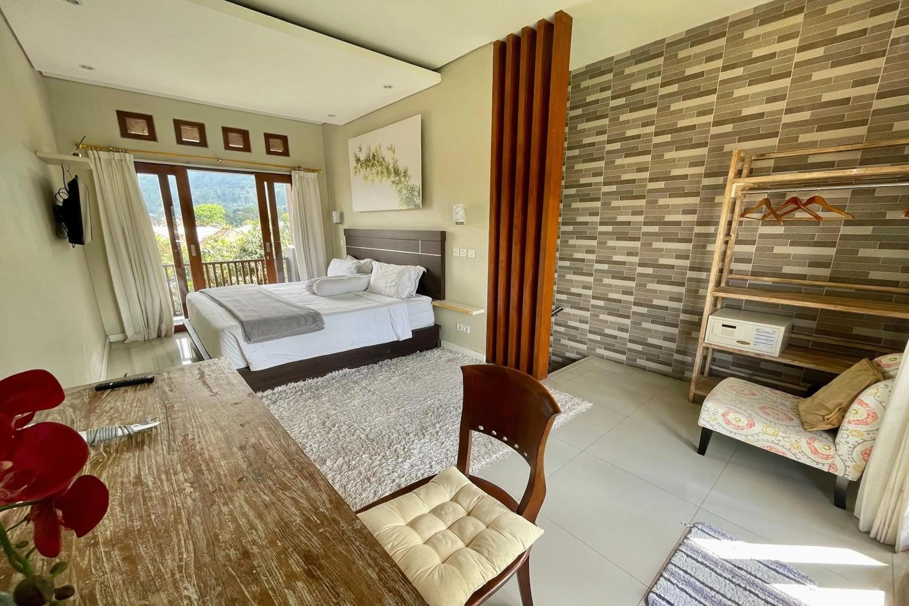 Photo of the whole room, Bed in Double U Camp and Villa
