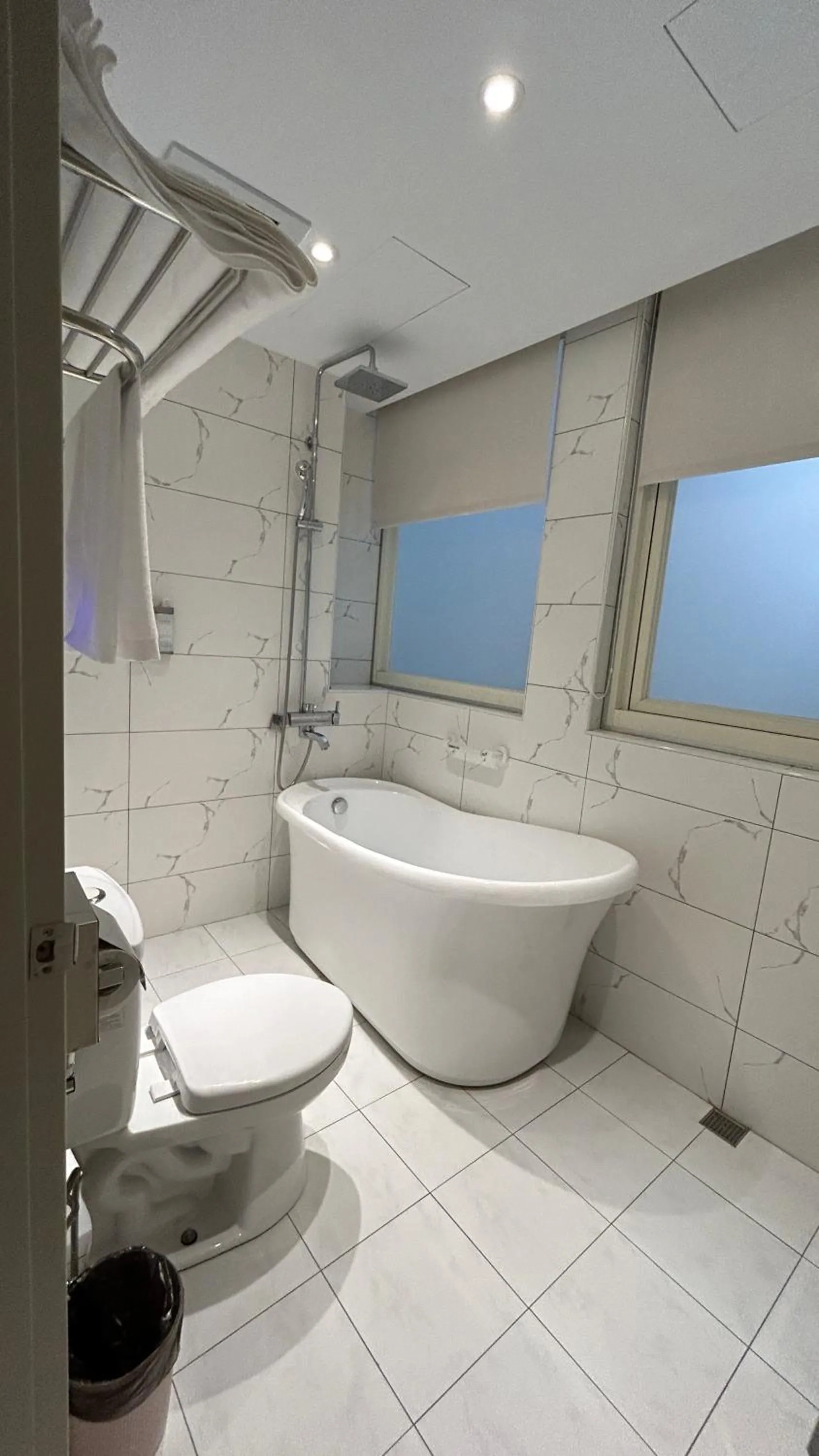 Shower in Fashion Home Business Hotel 時尚居商旅