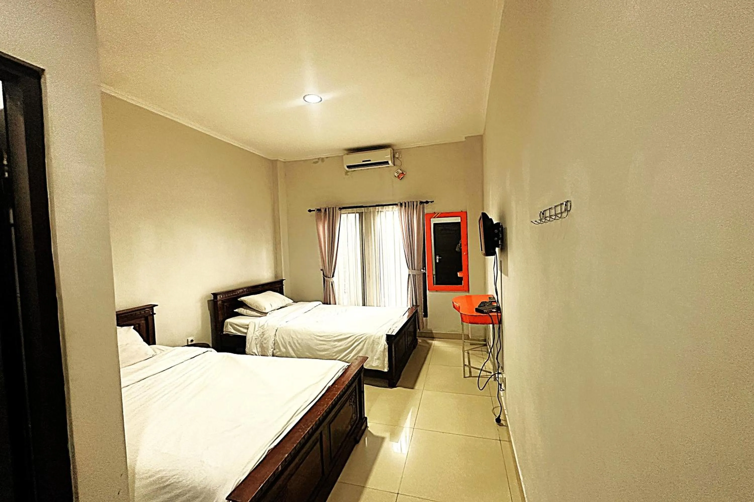 Bedroom, Bed in Hotel Warta Dua