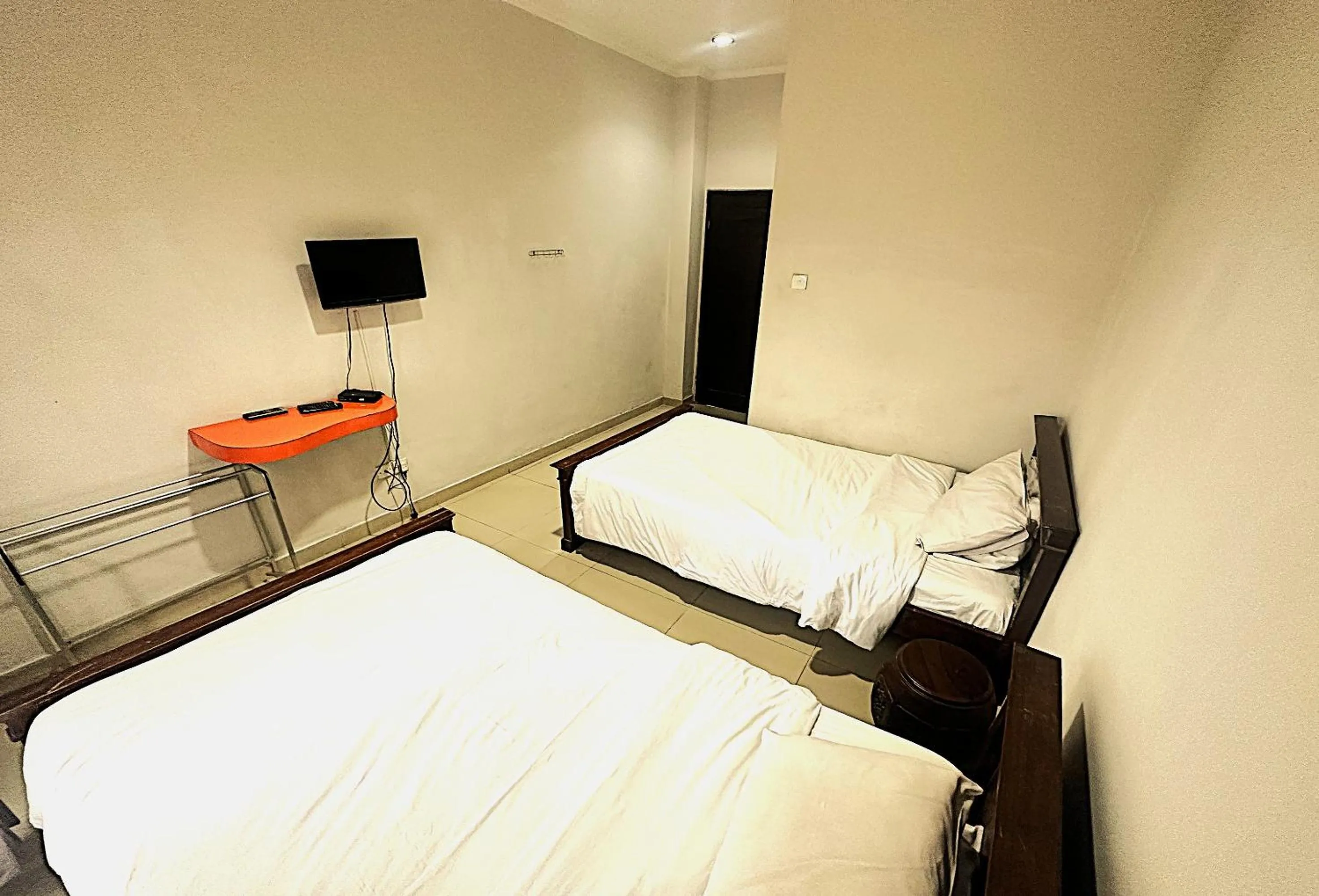 Bed in Hotel Warta Dua