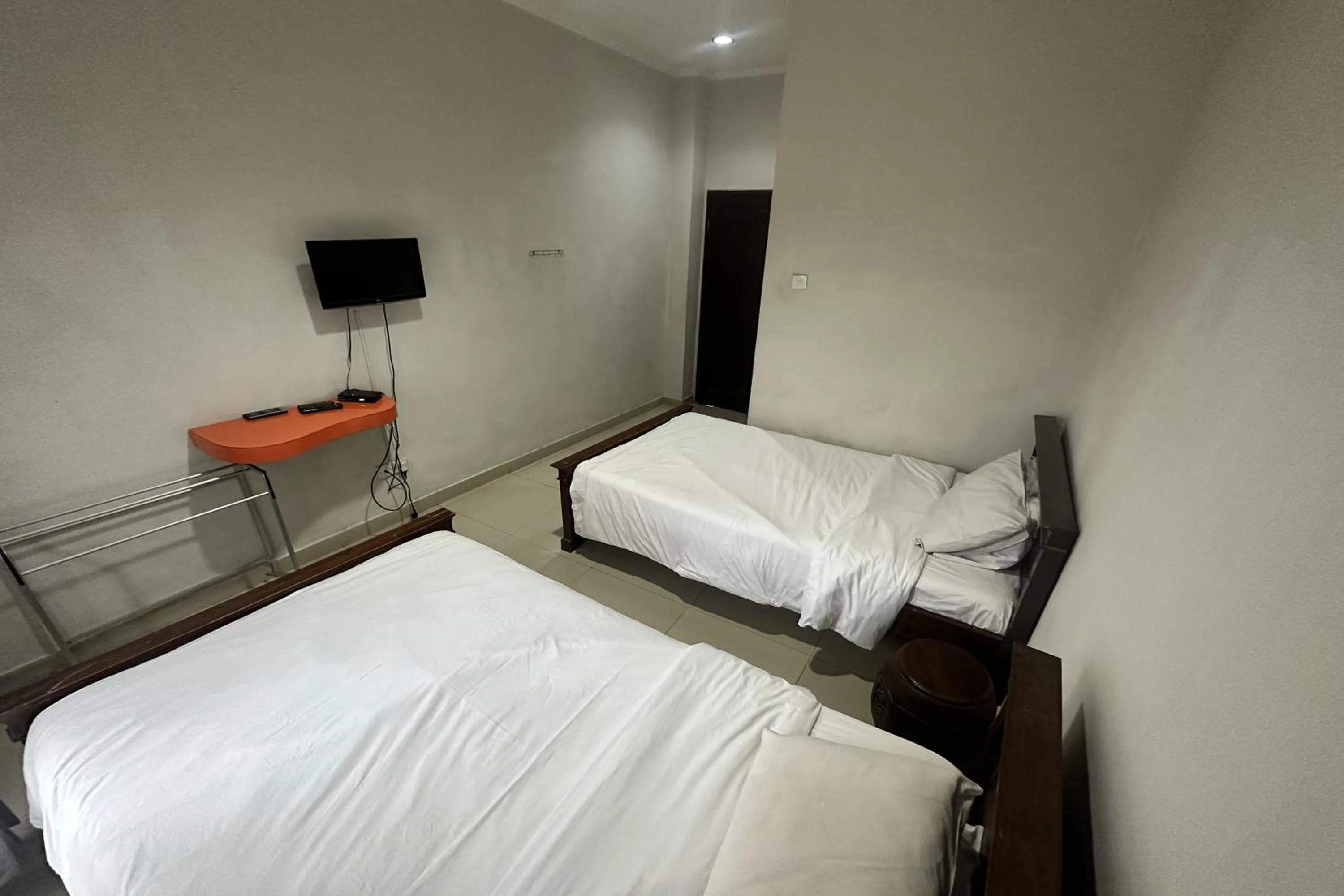 Bed in Hotel Warta Dua