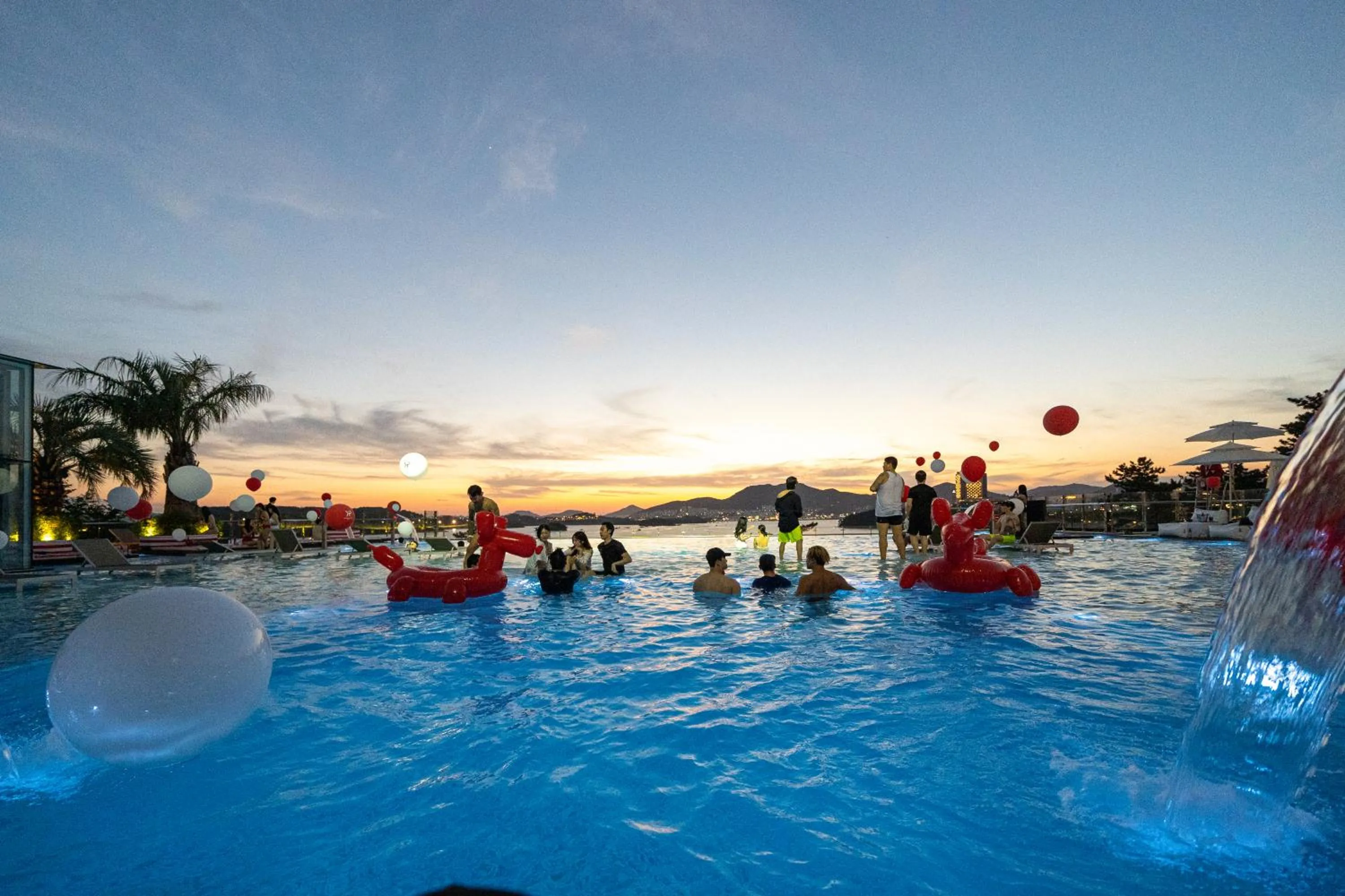 Swimming pool in Yeosu Calacatta Hotel & Resort