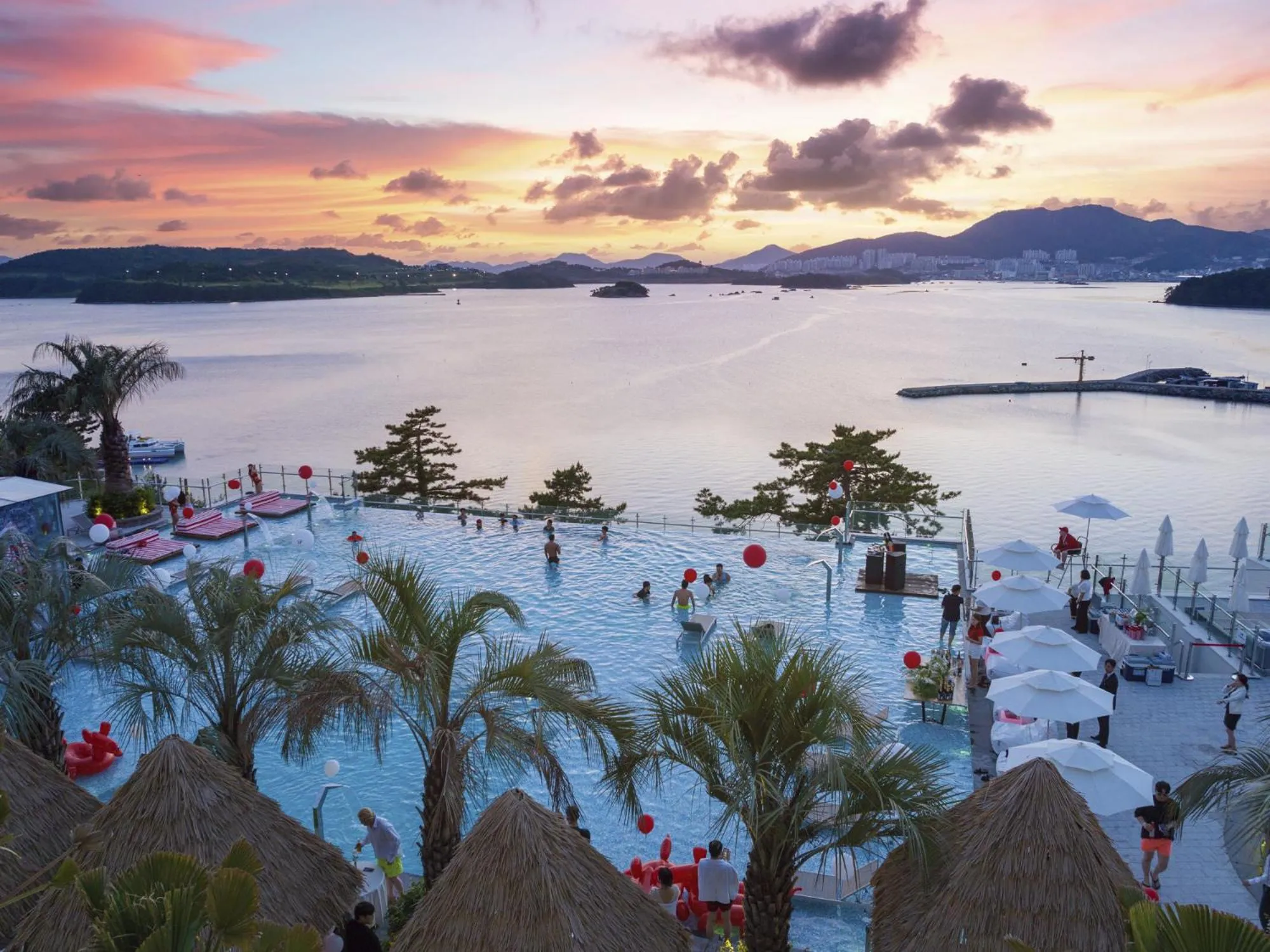 Pool view in Yeosu Calacatta Hotel & Resort