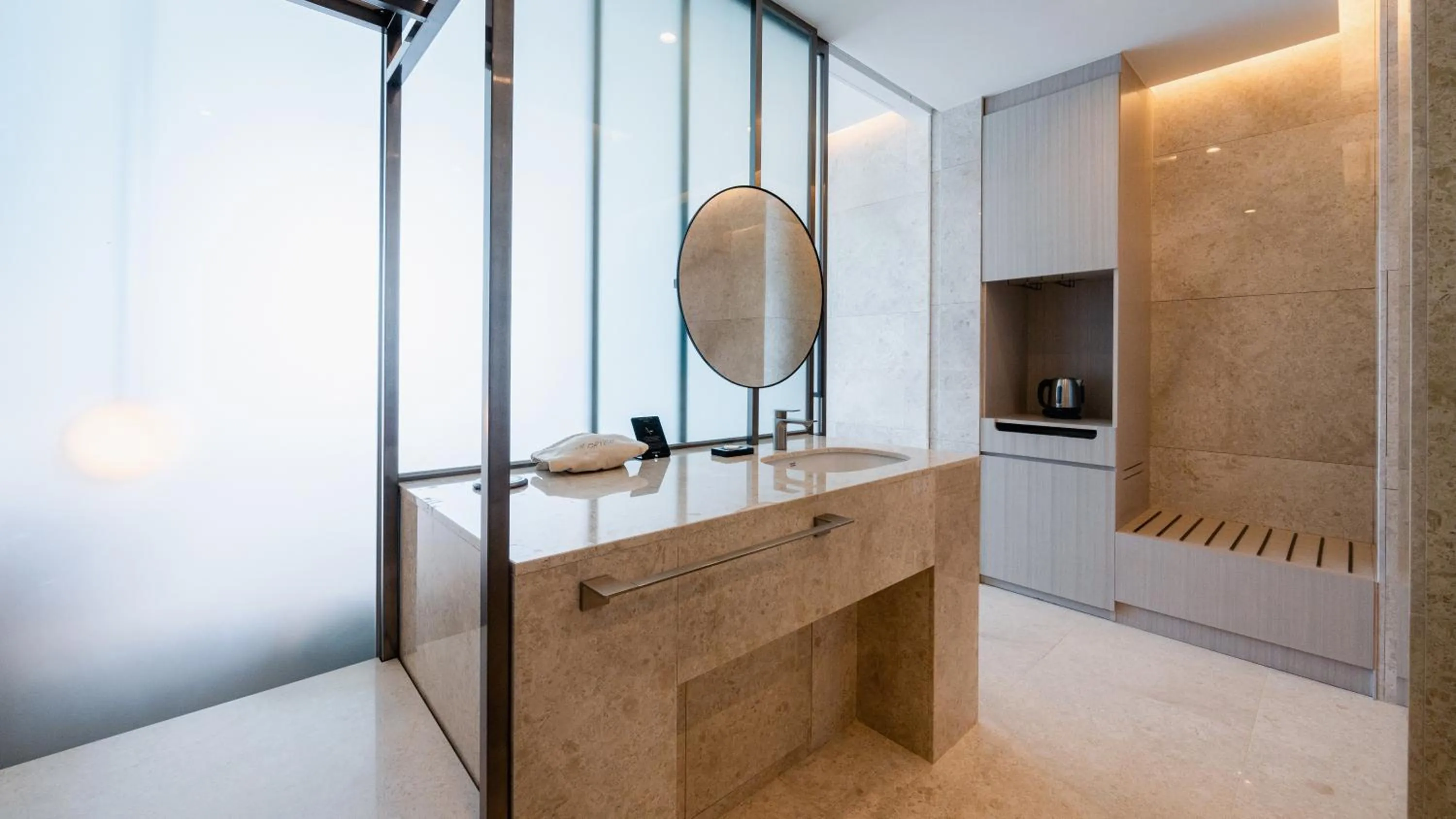 Shower in Yeosu Calacatta Hotel & Resort