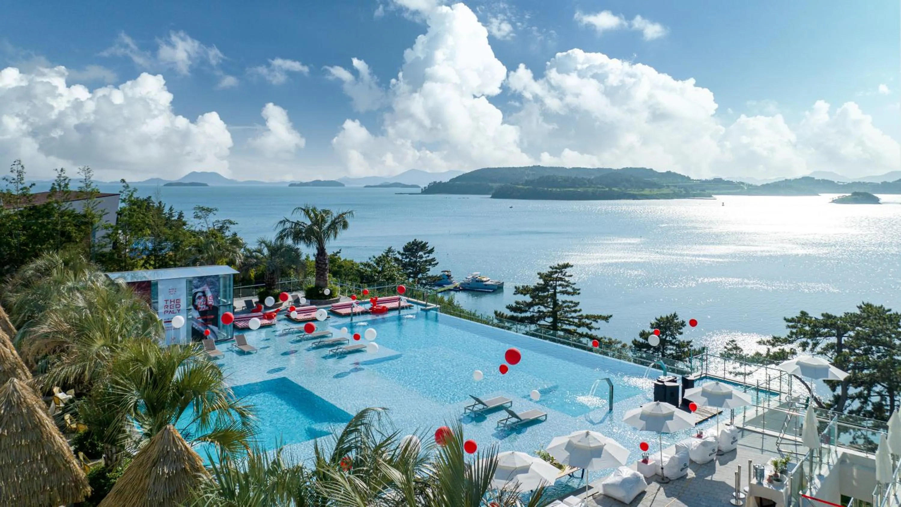 Pool view in Yeosu Calacatta Hotel & Resort