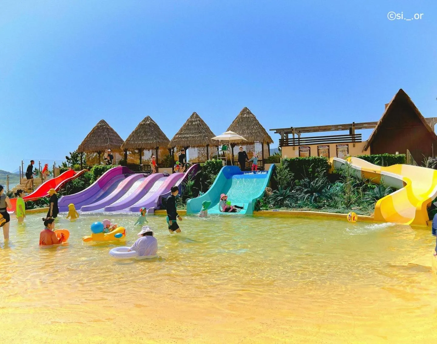 Pool view in Yeosu Calacatta Hotel & Resort