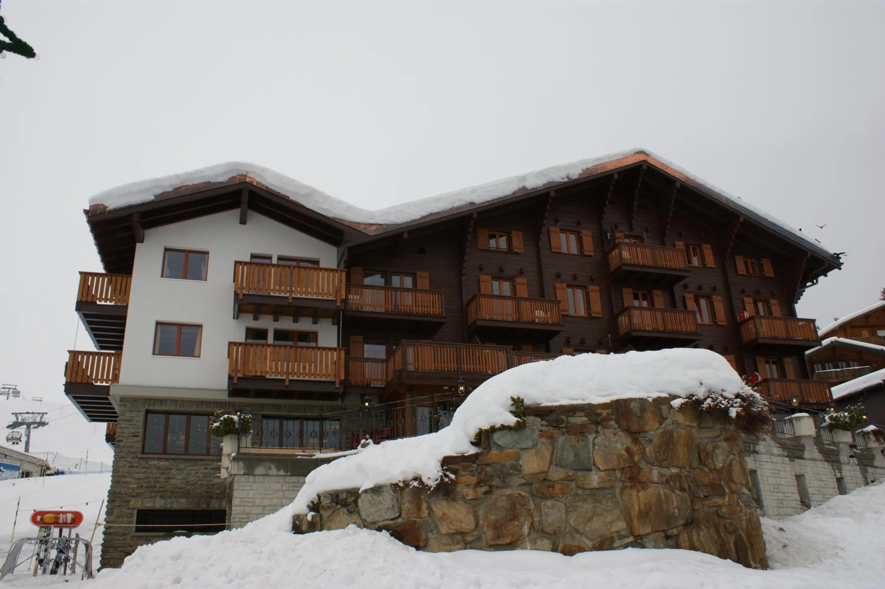 Facade/entrance in Hotel Aletsch