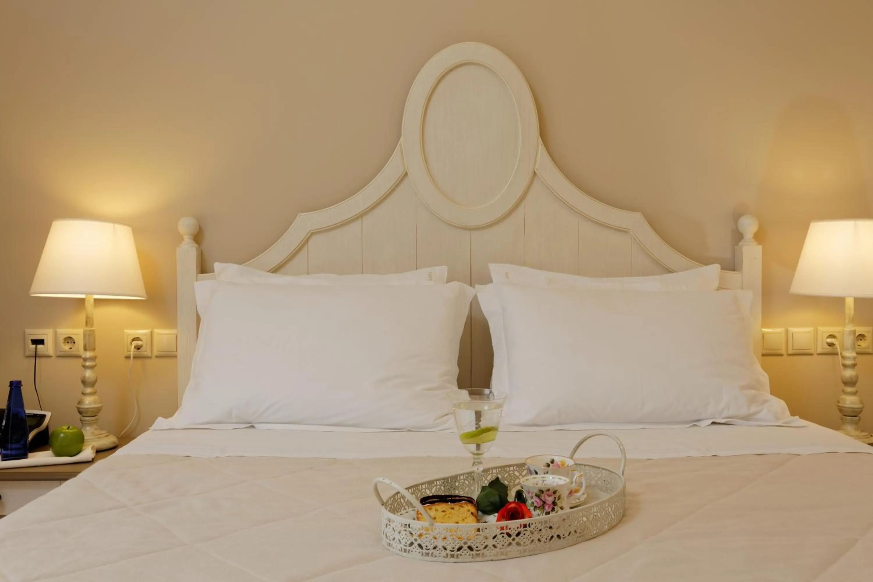 Bedroom, Bed in Ionia Suites