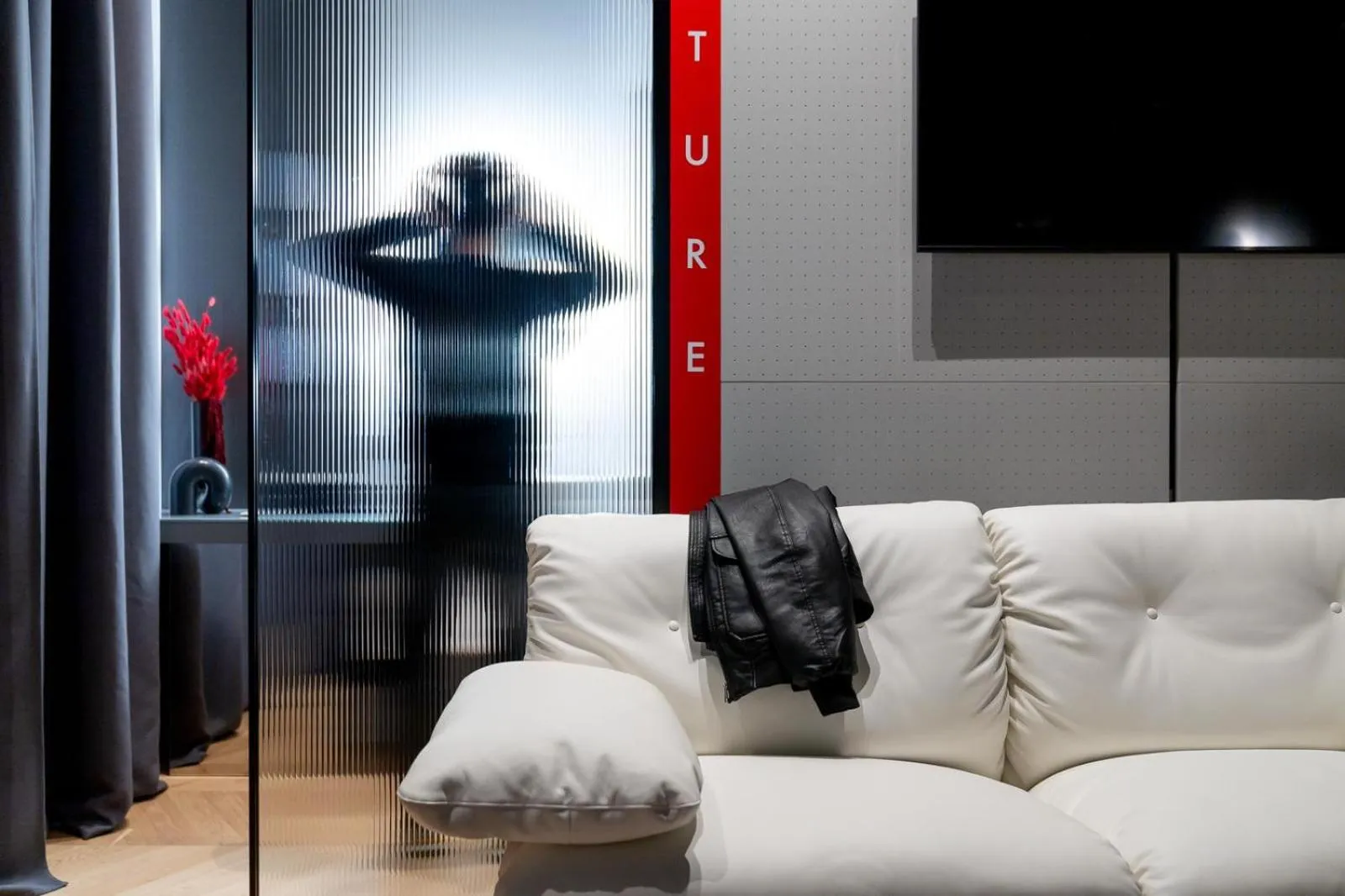 TV and multimedia in Interno Marche Design Experience Hotel