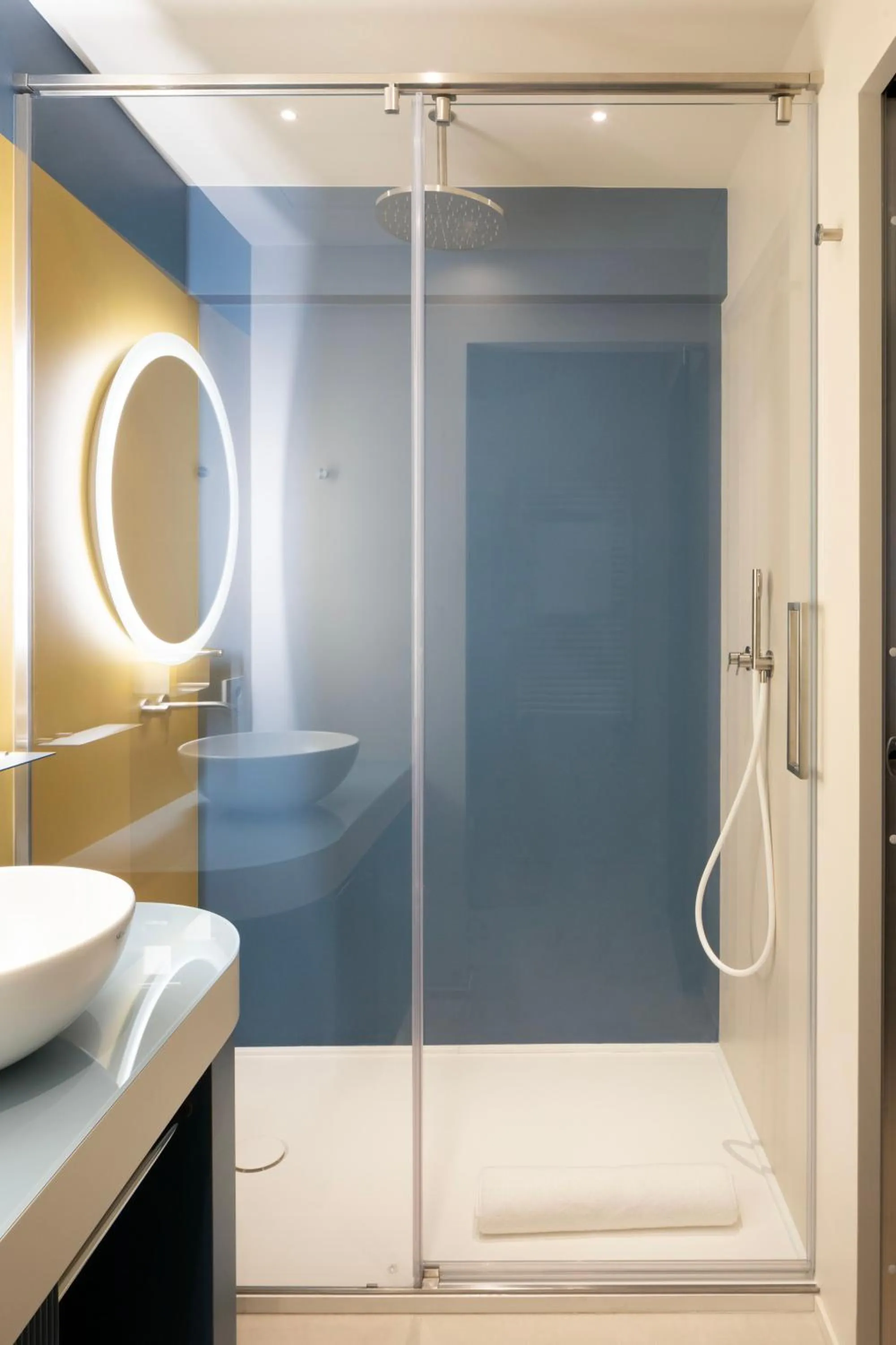 Shower in Interno Marche Design Experience Hotel