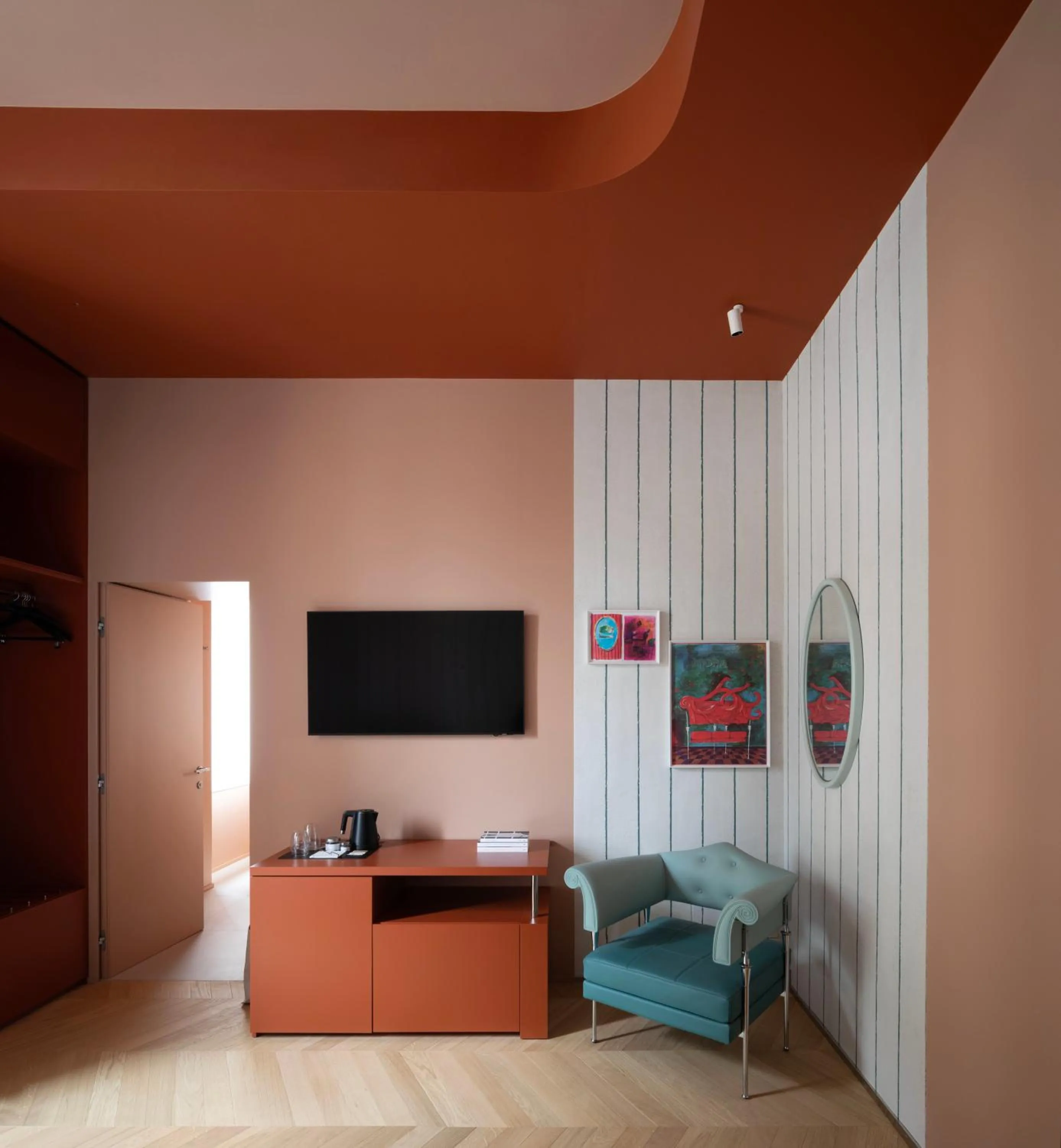 TV and multimedia in Interno Marche Design Experience Hotel