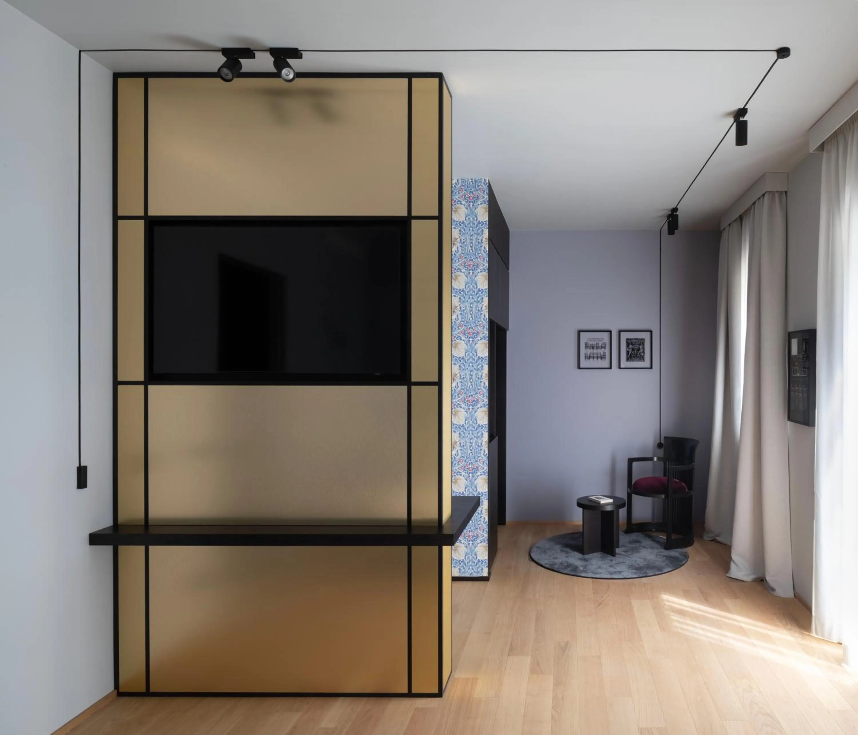 TV and multimedia in Interno Marche Design Experience Hotel